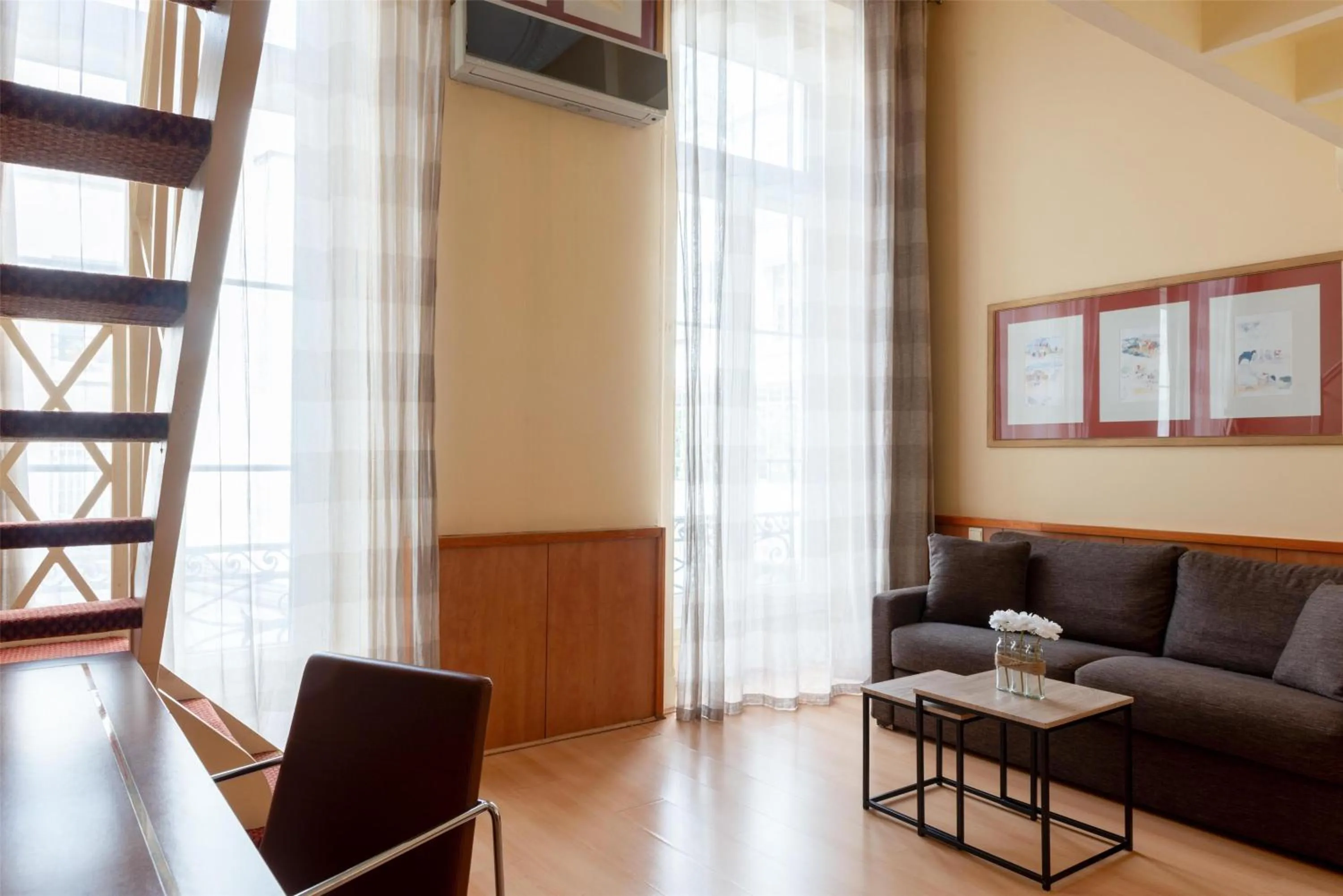 Double Room with Sofa Bed in Best Western Ronceray Opéra