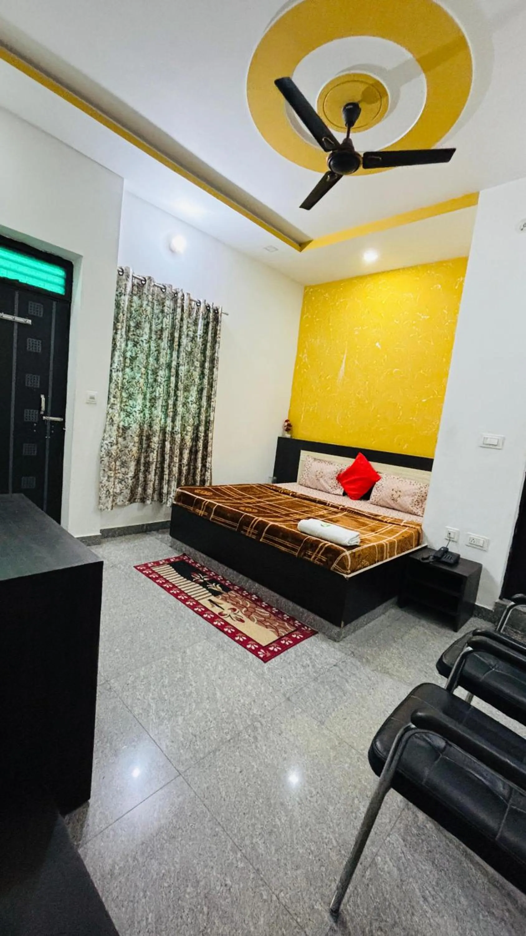 Taj 3 Star Hotel Agra Near Taj Mahal