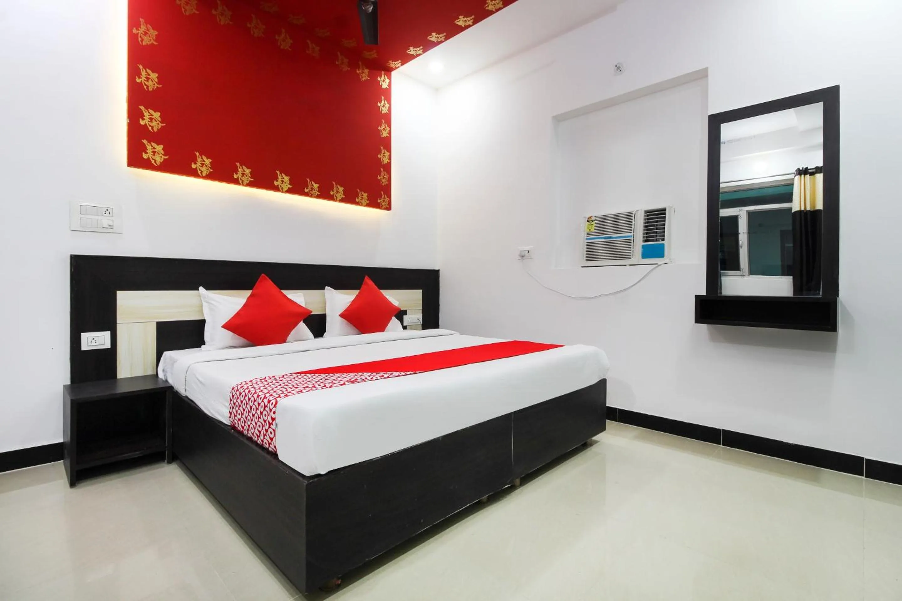 Deluxe Suite in Taj 3 Star Hotel Agra Near Taj Mahal