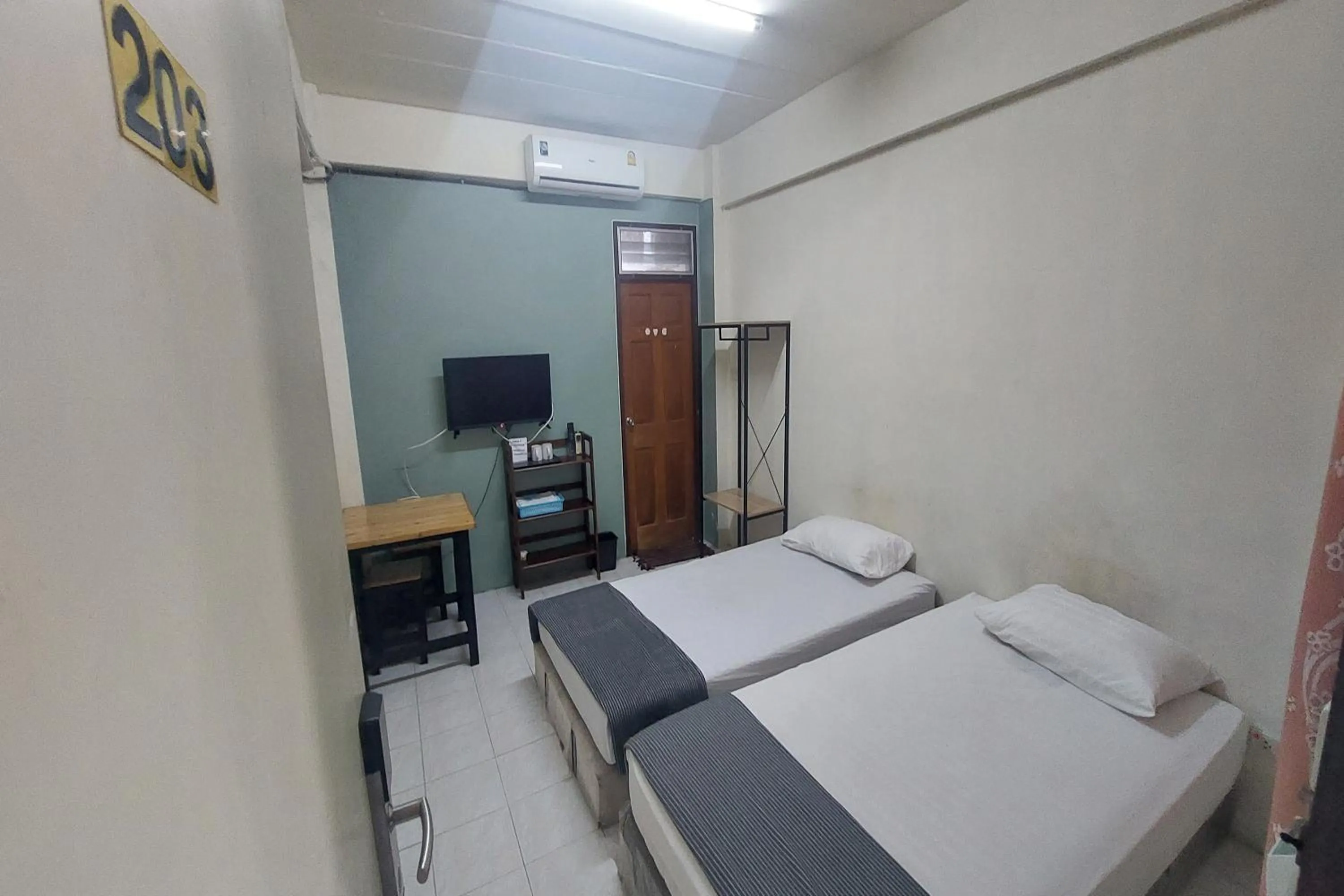 Twin Room in Sunshine Apartment