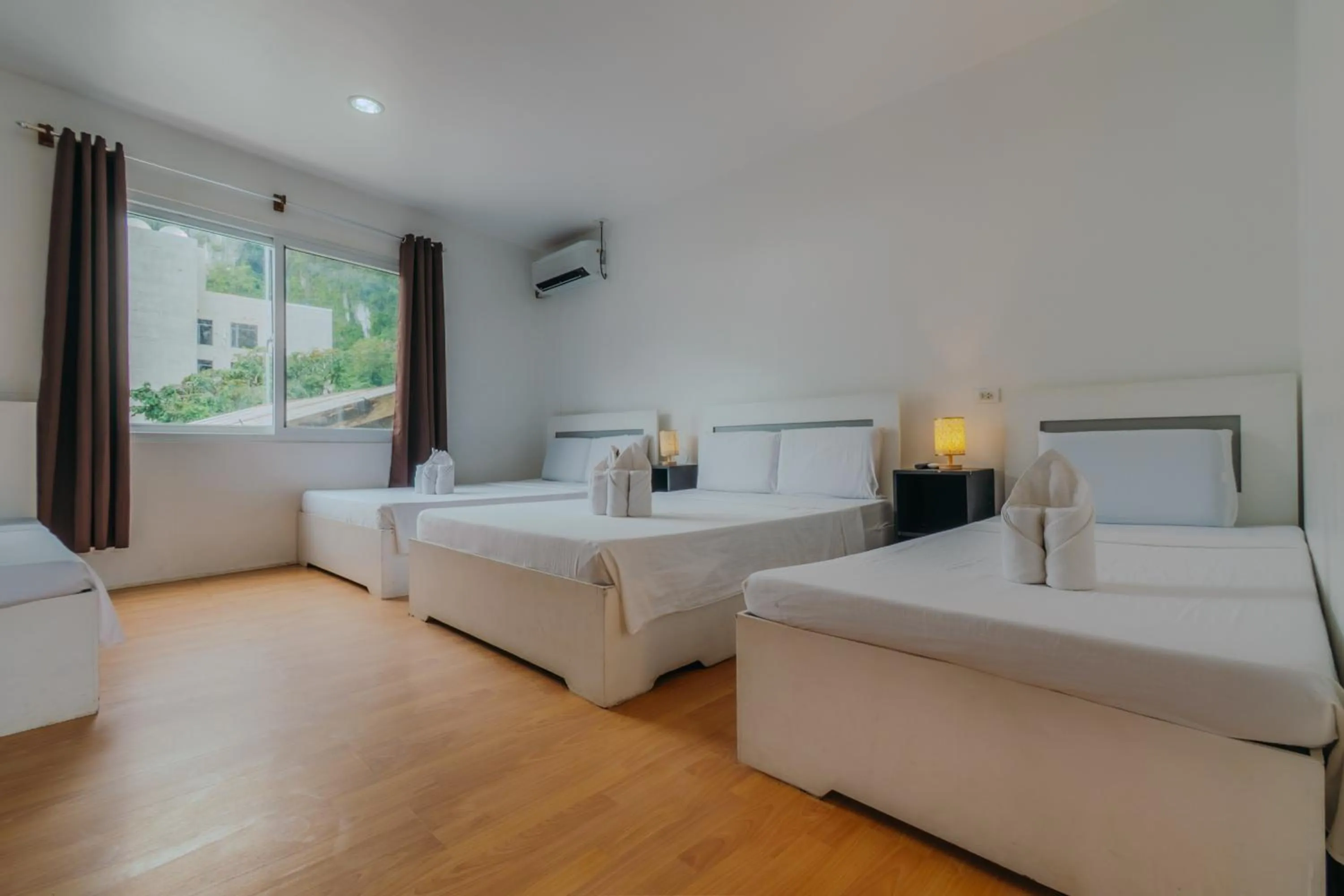 Family Room with Private Bathroom in Casa Cecilia