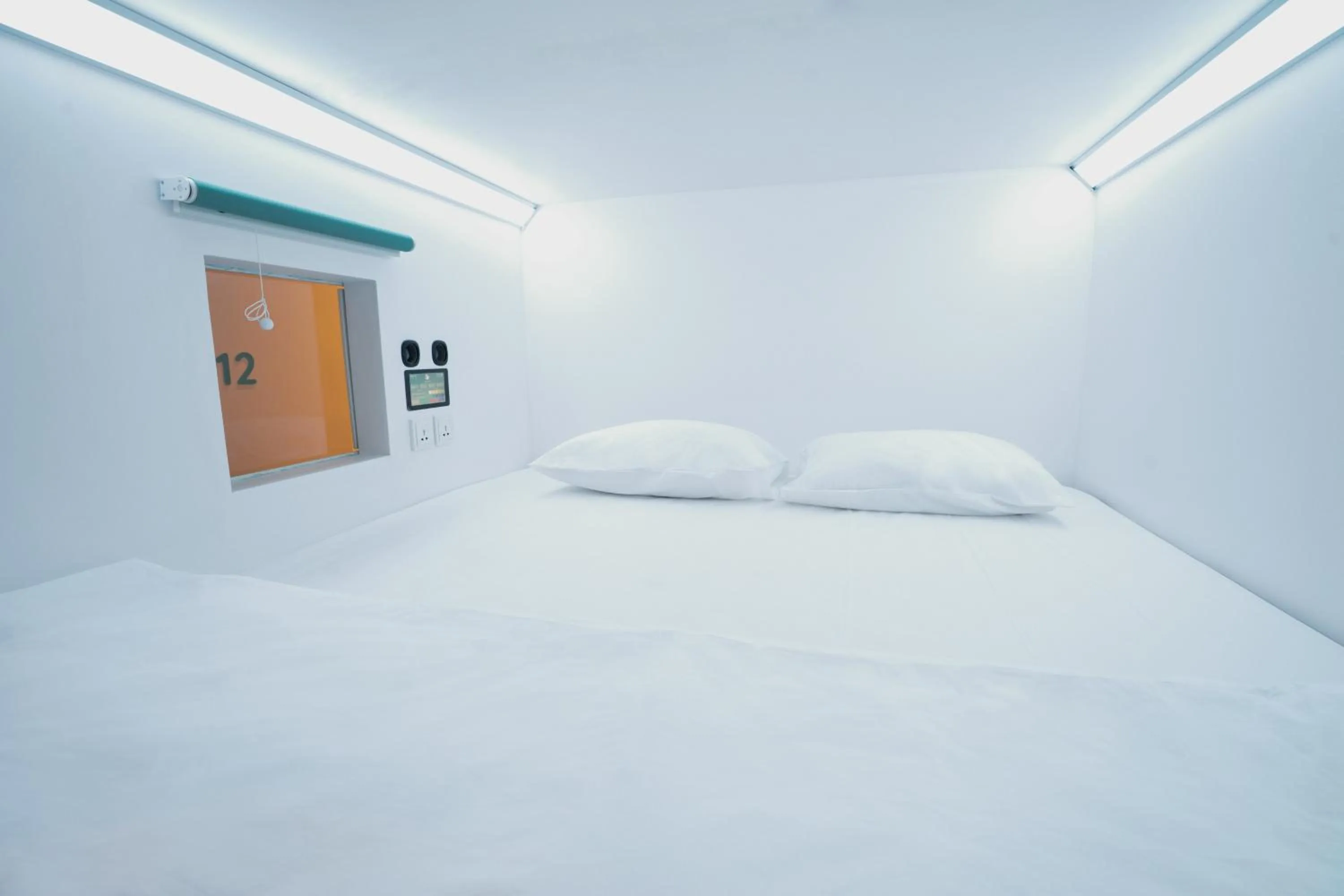 Earth Double in Bobopod Alun-Alun, Bandung