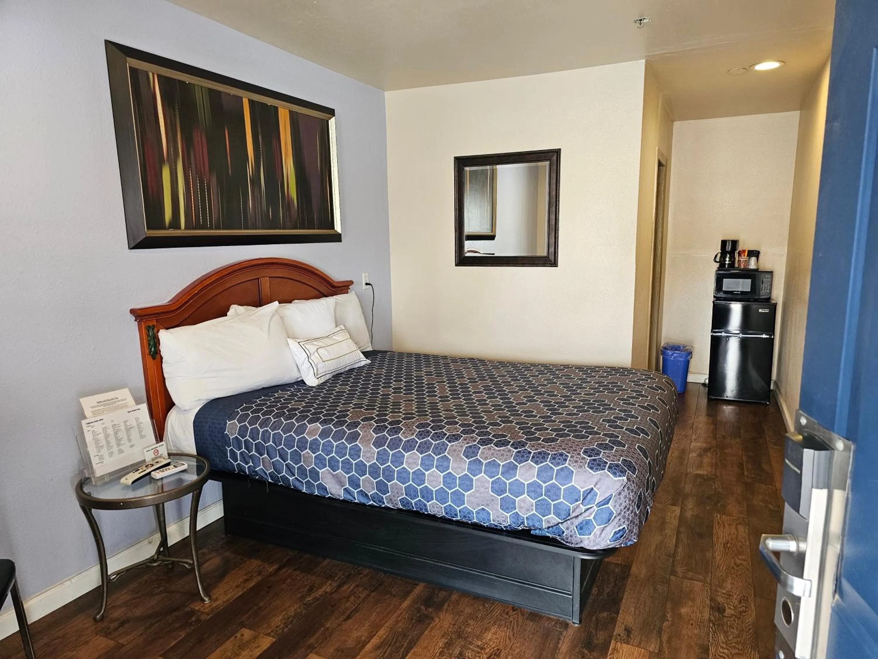 Standard Double Room in California Suites Motel