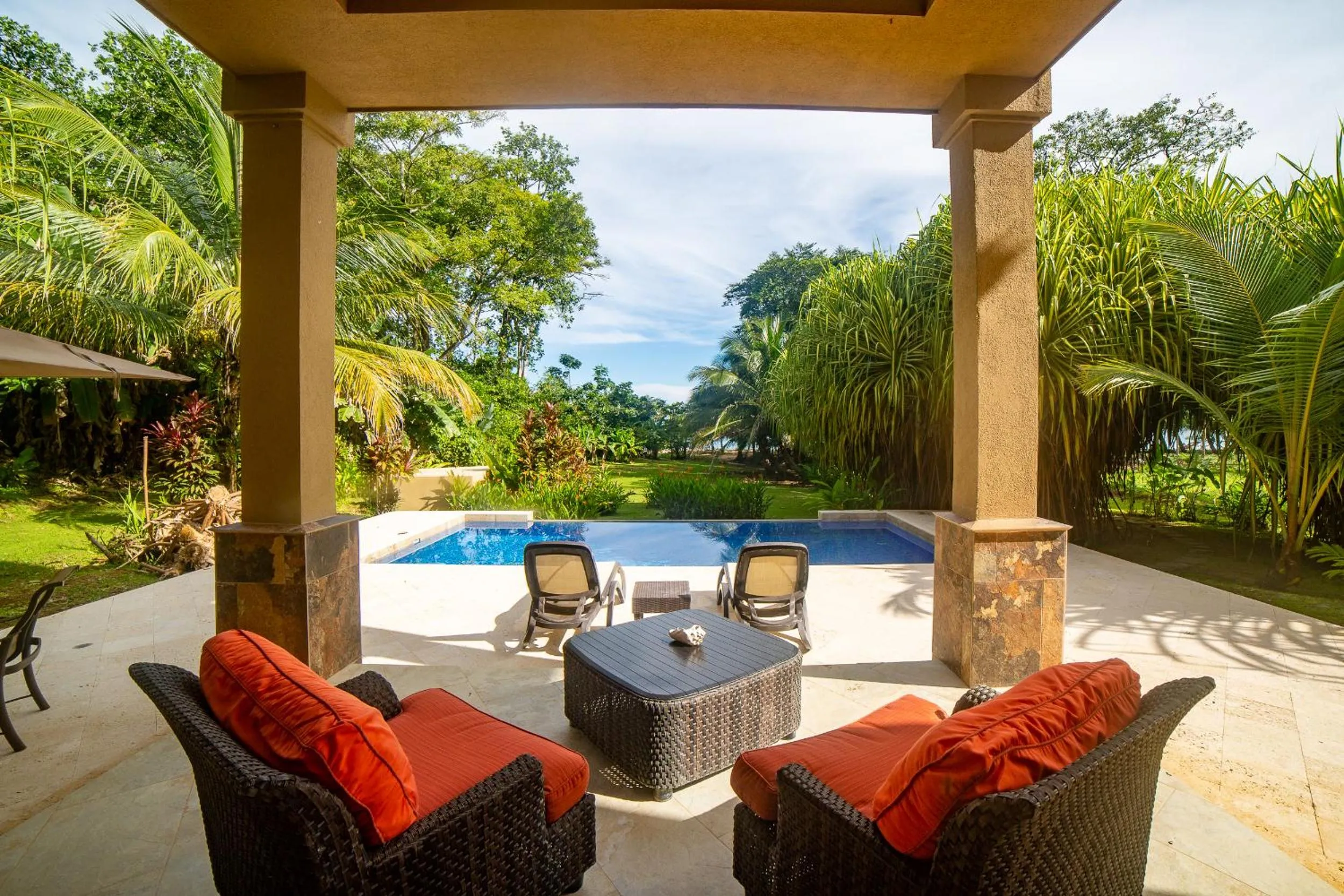 Villa - Beach Front in Red Frog Beach Island Resort