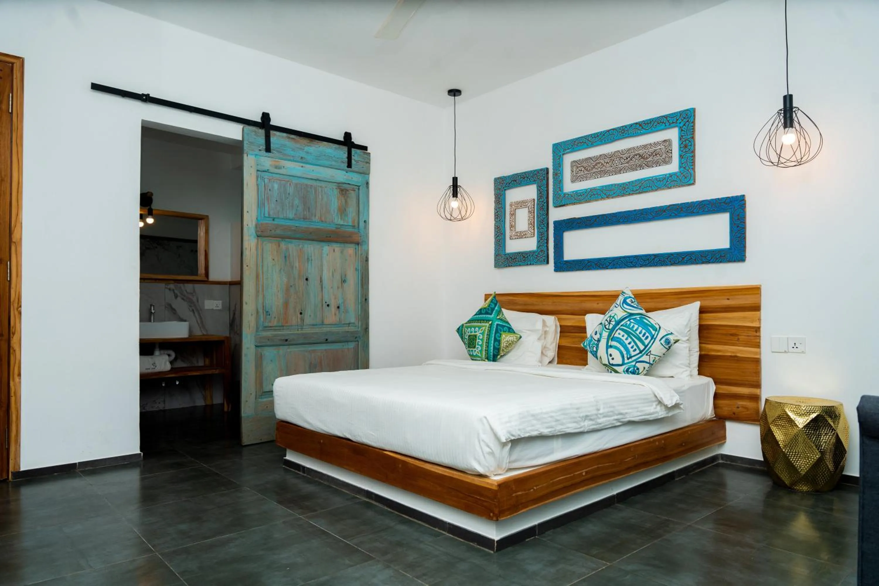 Queen Room with Pool View - single occupancy in Opera Hotel