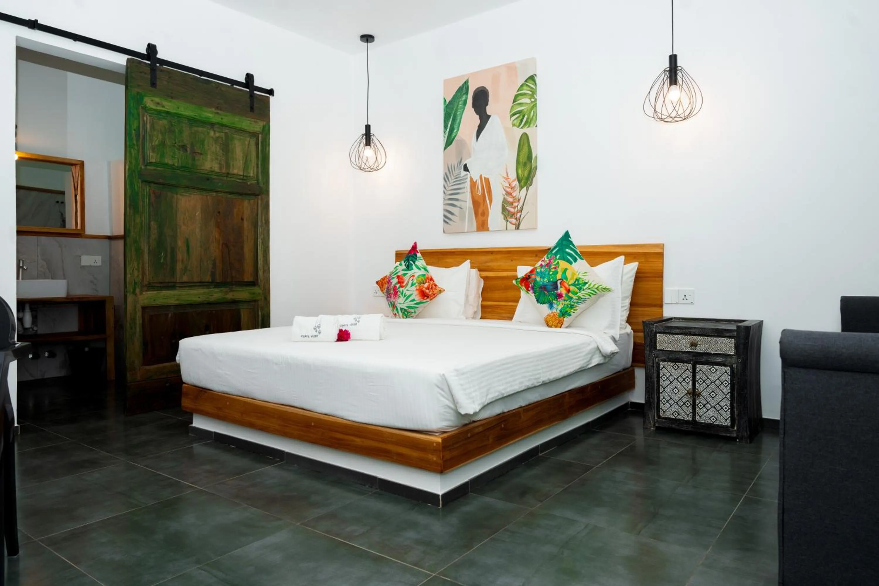 Queen Room - single occupancy in Opera Hotel