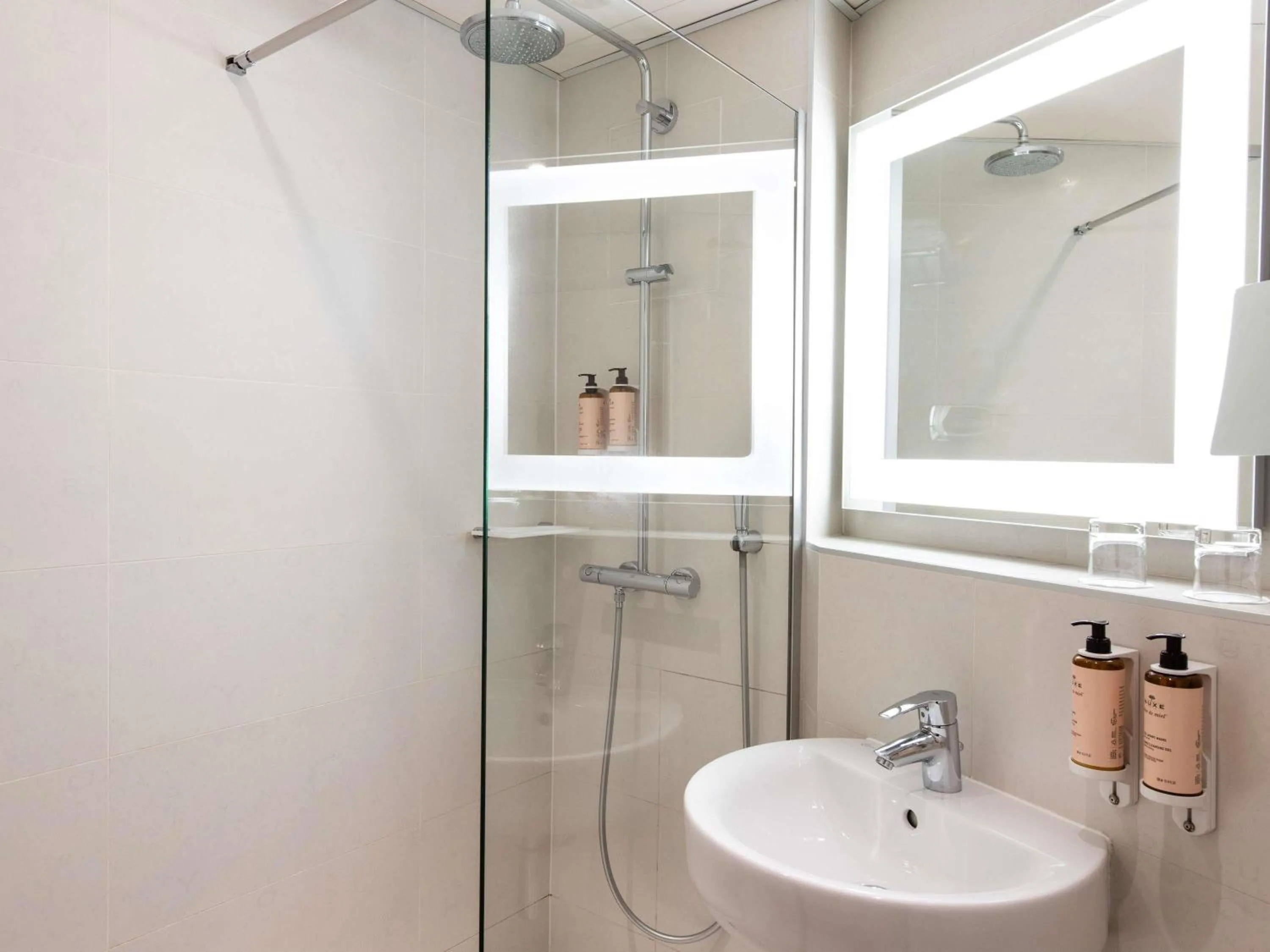 Standard Double Room in Mercure Paris Montparnasse Raspail