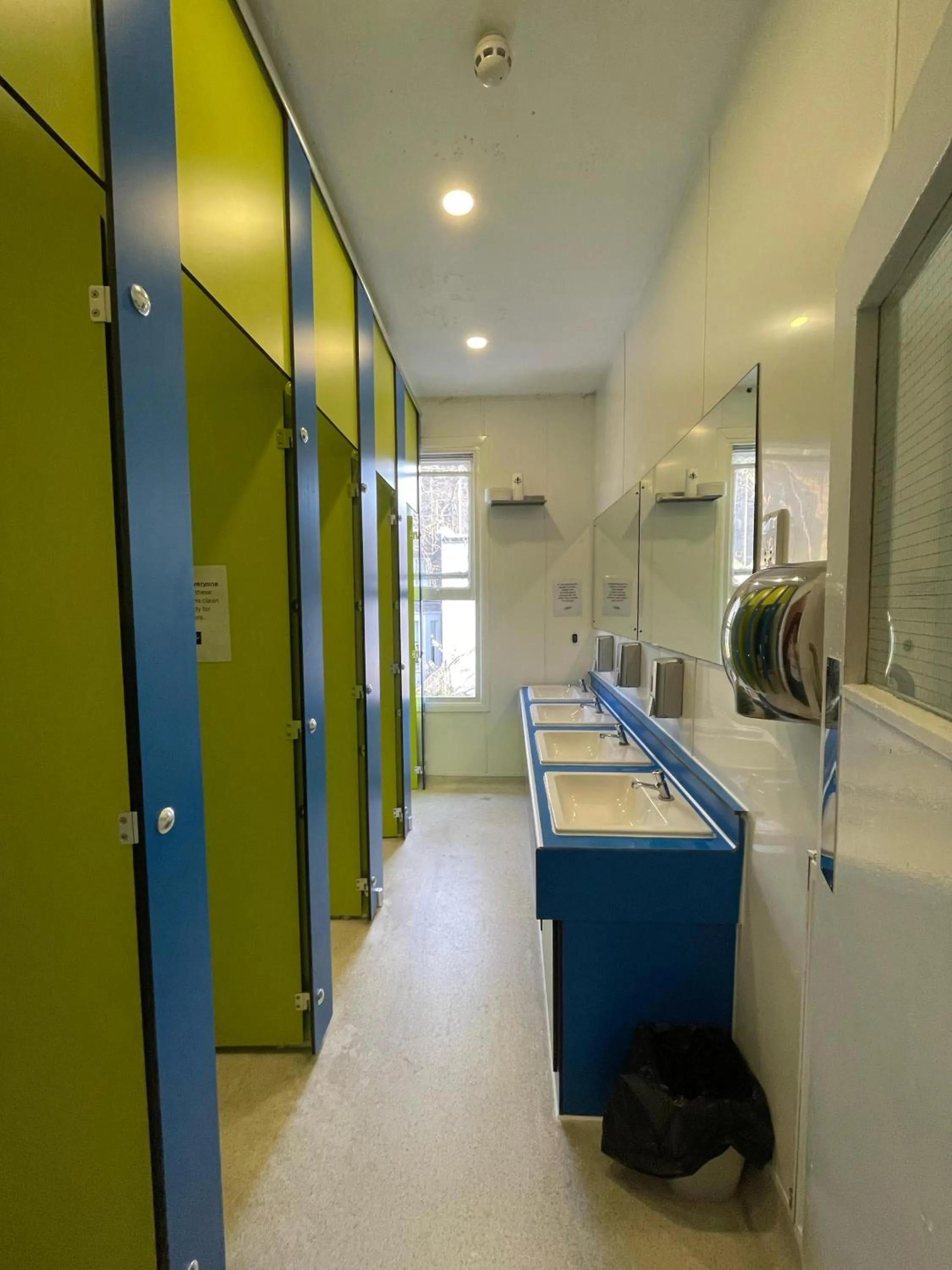 Triple Room with Terrace in Saint James Backpackers