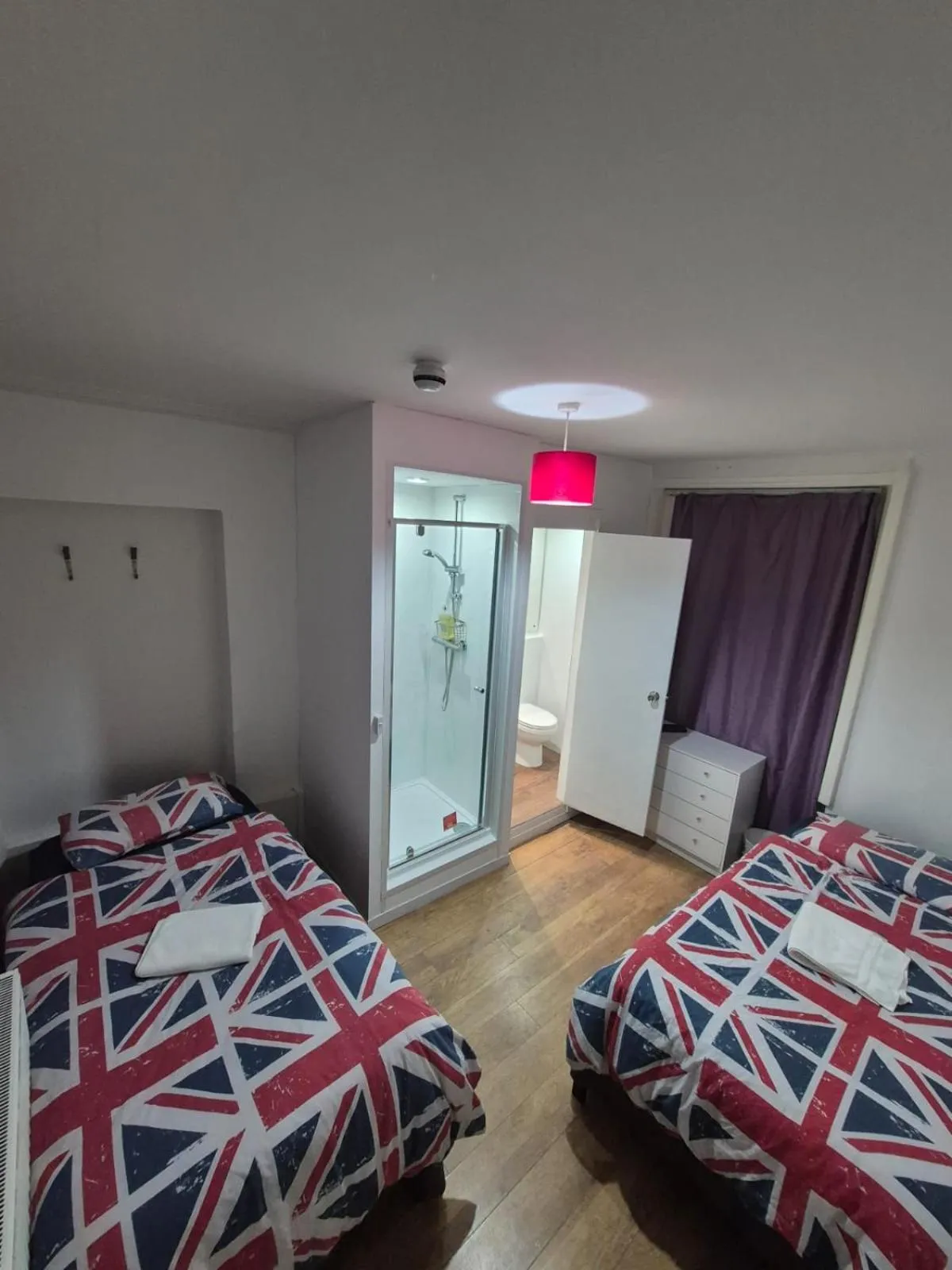 Standard Twin Room in Saint James Backpackers