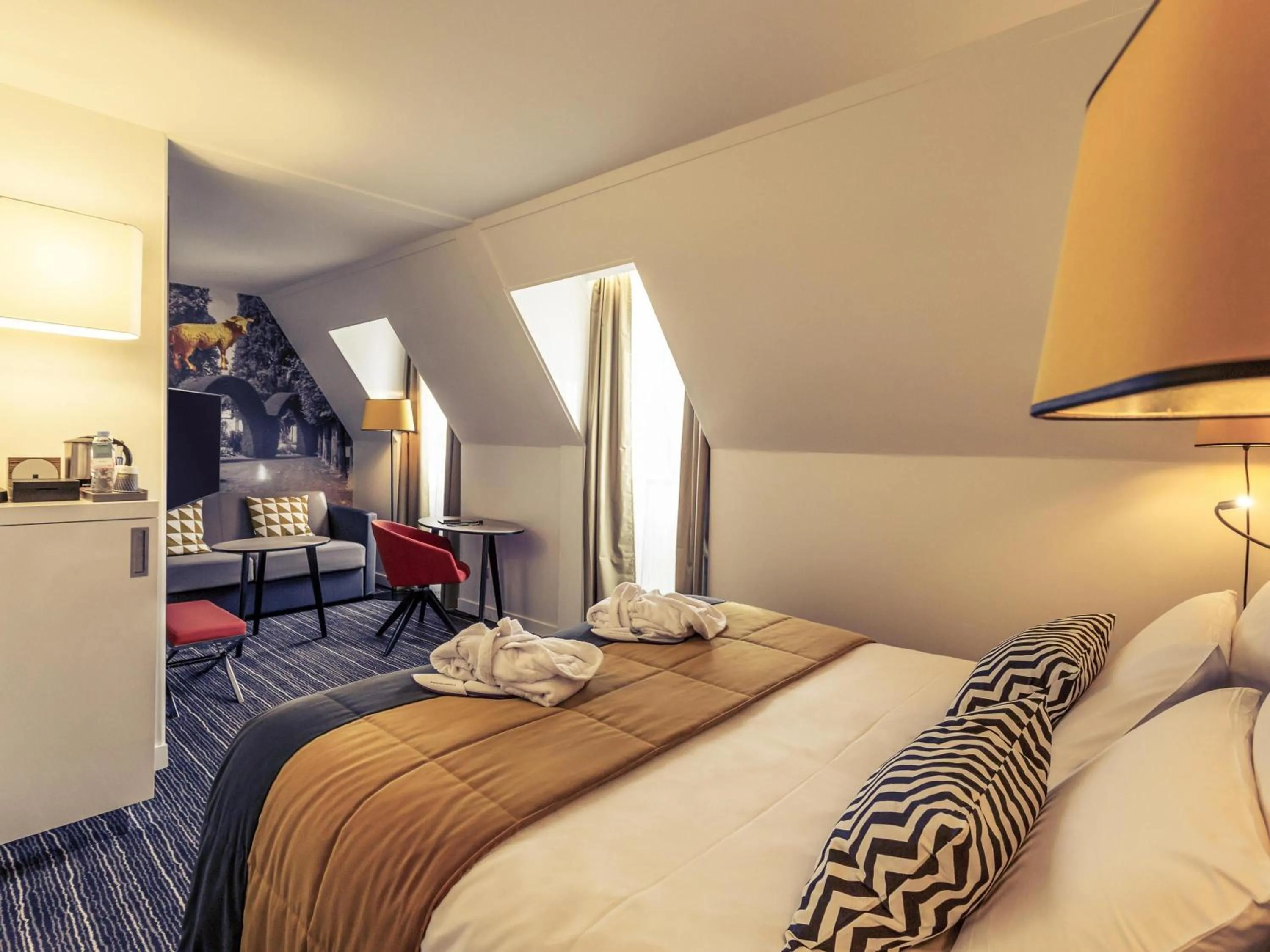 Junior Double Suite And Sofa in Hotel De Bourbon Grand Hotel Mercure Bourges