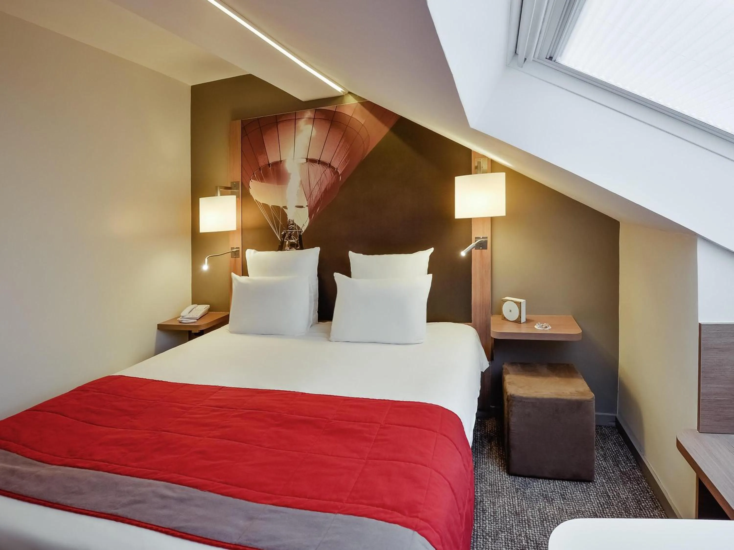 Superior Room with One Double Bed and One Single Bed - Balcony in Mercure Vienne Sud Chanas