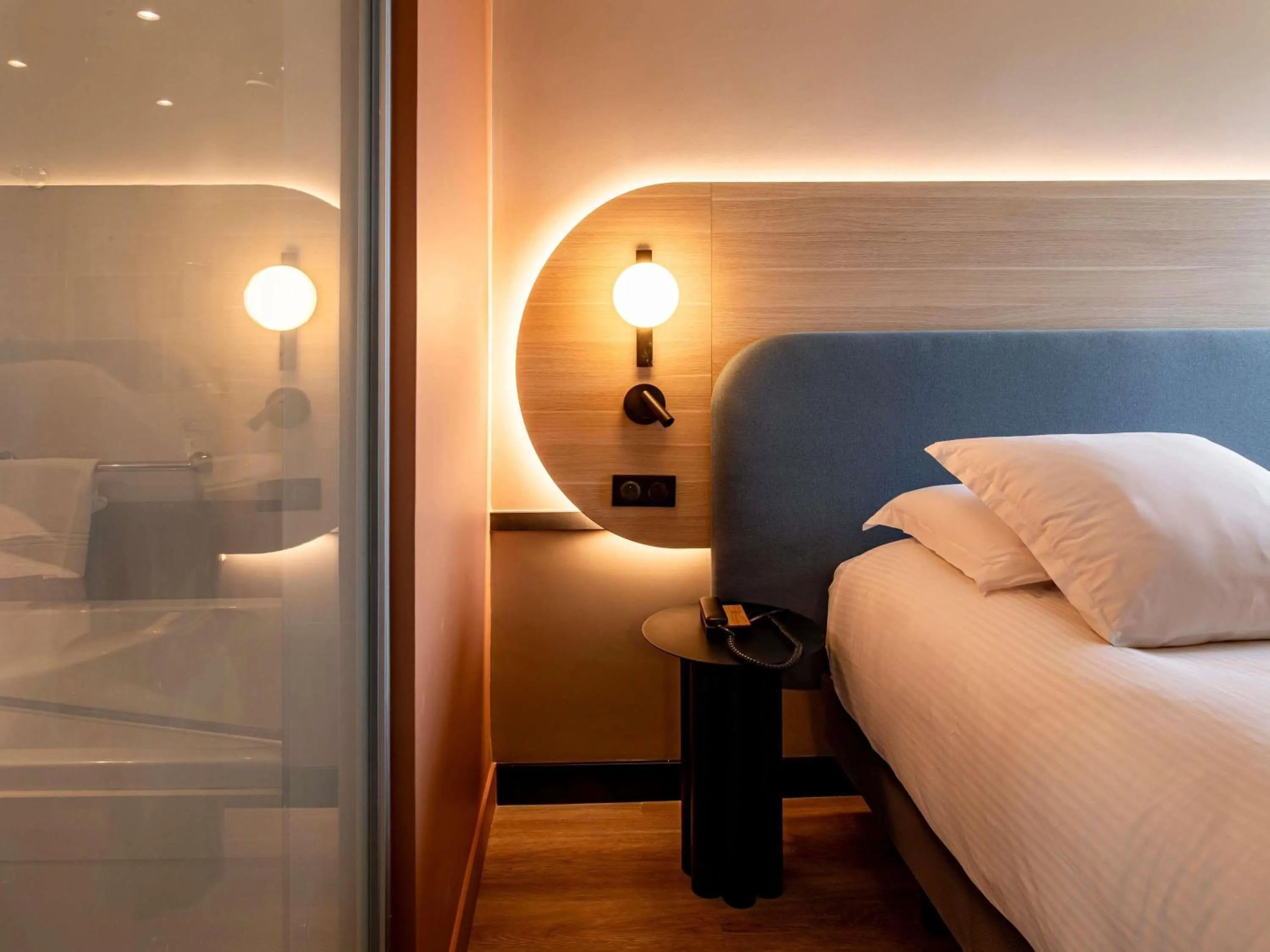 King Room with Garden View in Mercure Angoulême Hôtel de France