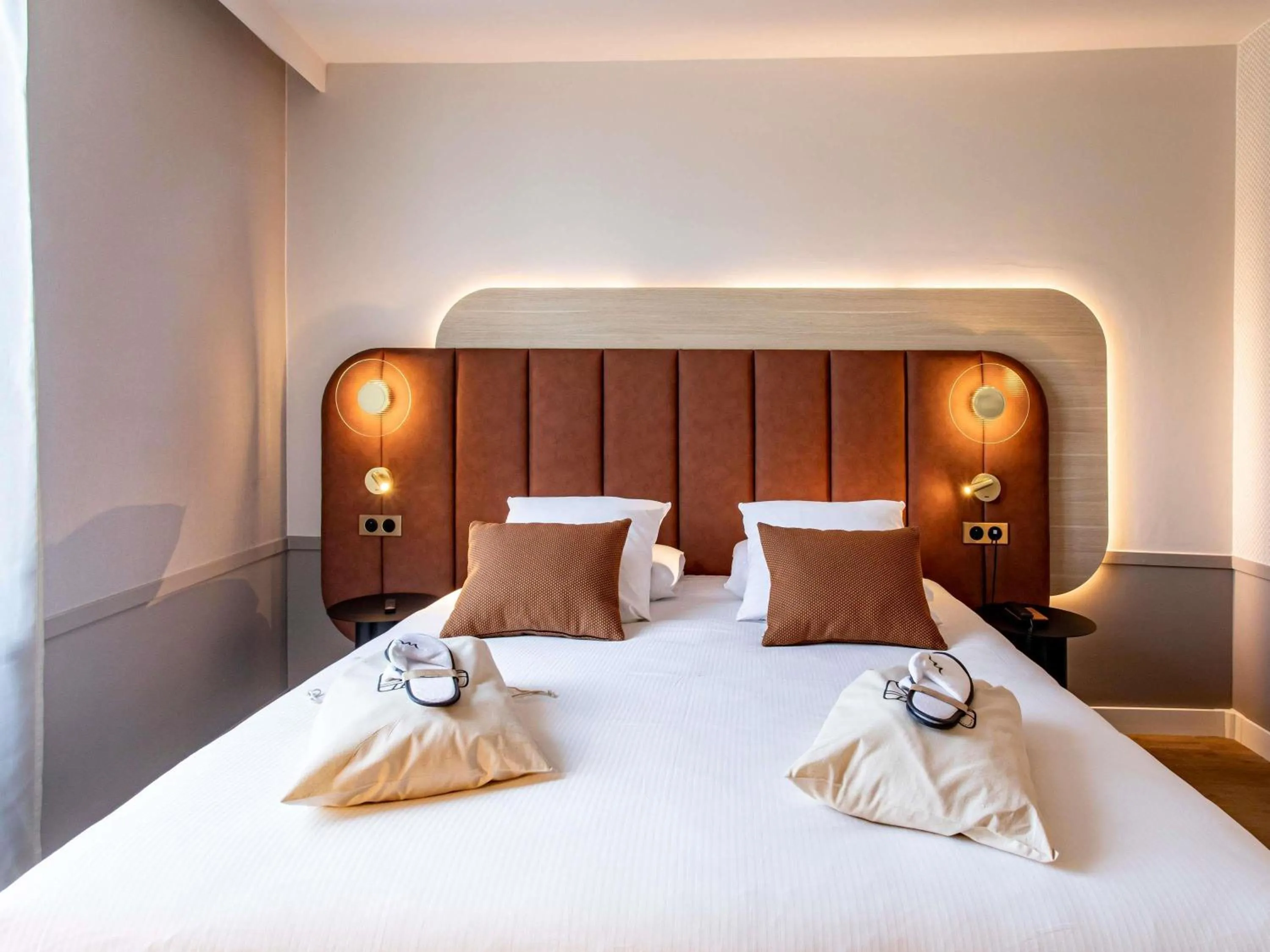 Suite with One Double Bed and Sofa Bed in Mercure Angoulême Hôtel de France