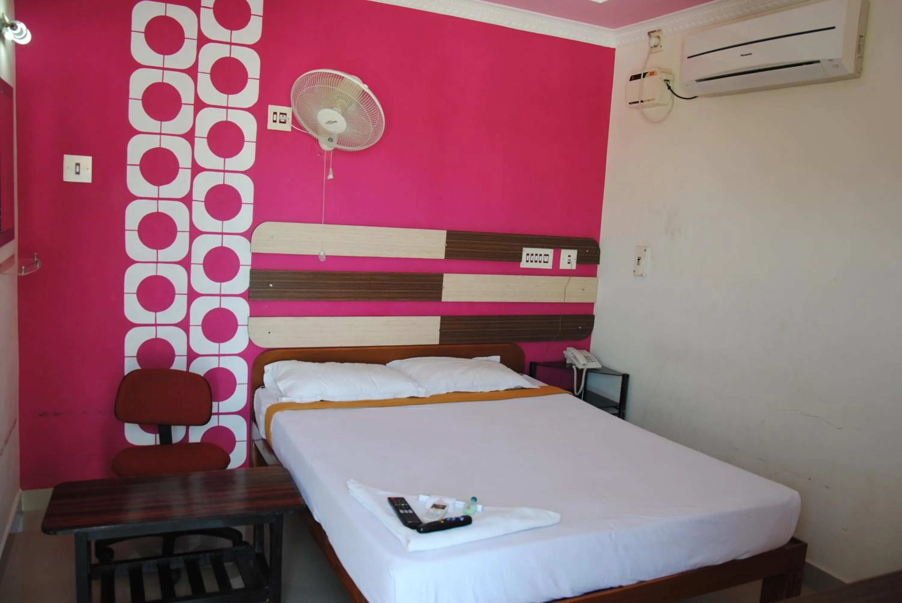 Deluxe Double Room - single occupancy in Just Guest House, Chennai Airport