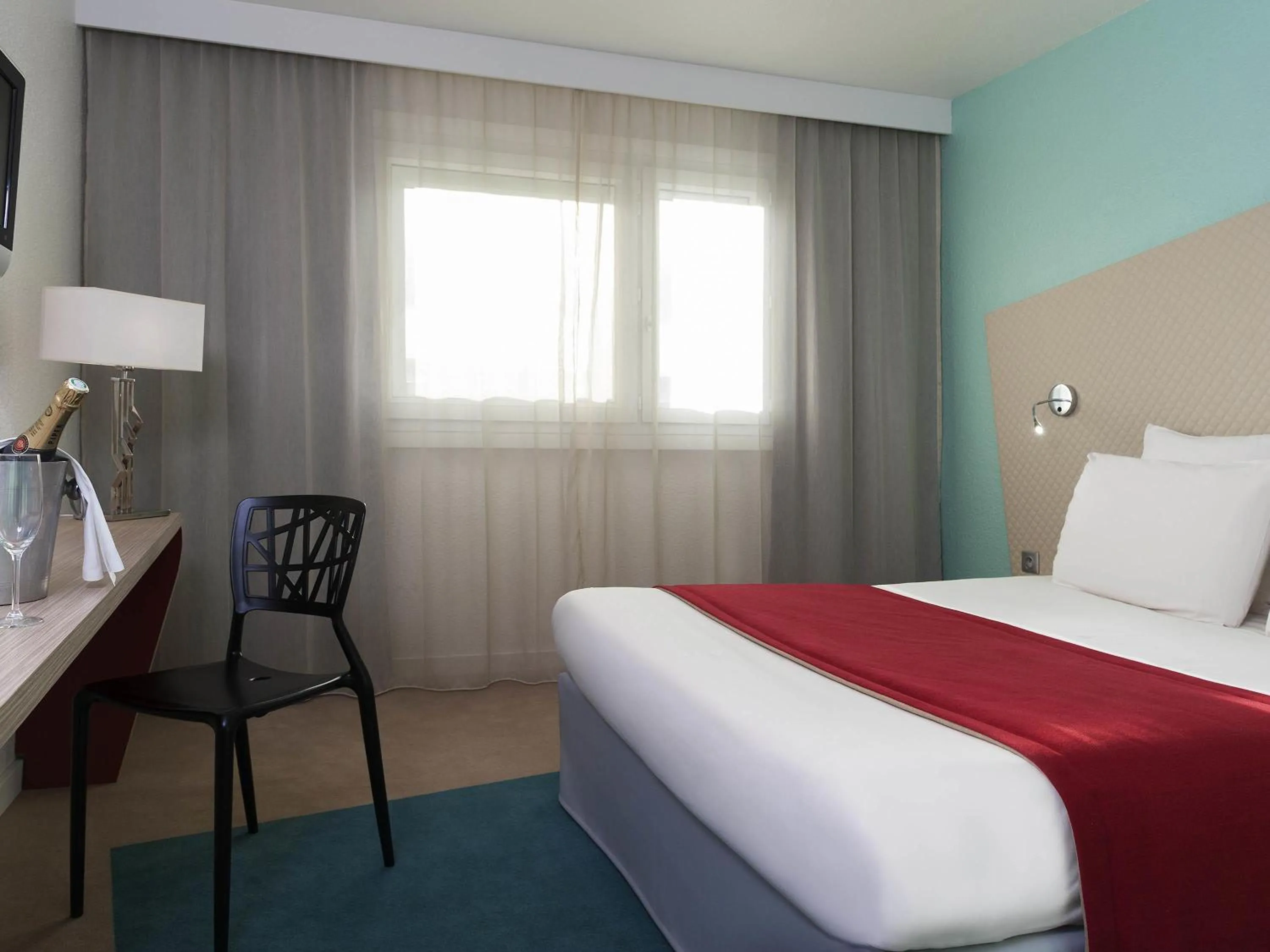 Standard Room with 1 Double Bed in Mercure Paris Le Bourget Aeroport