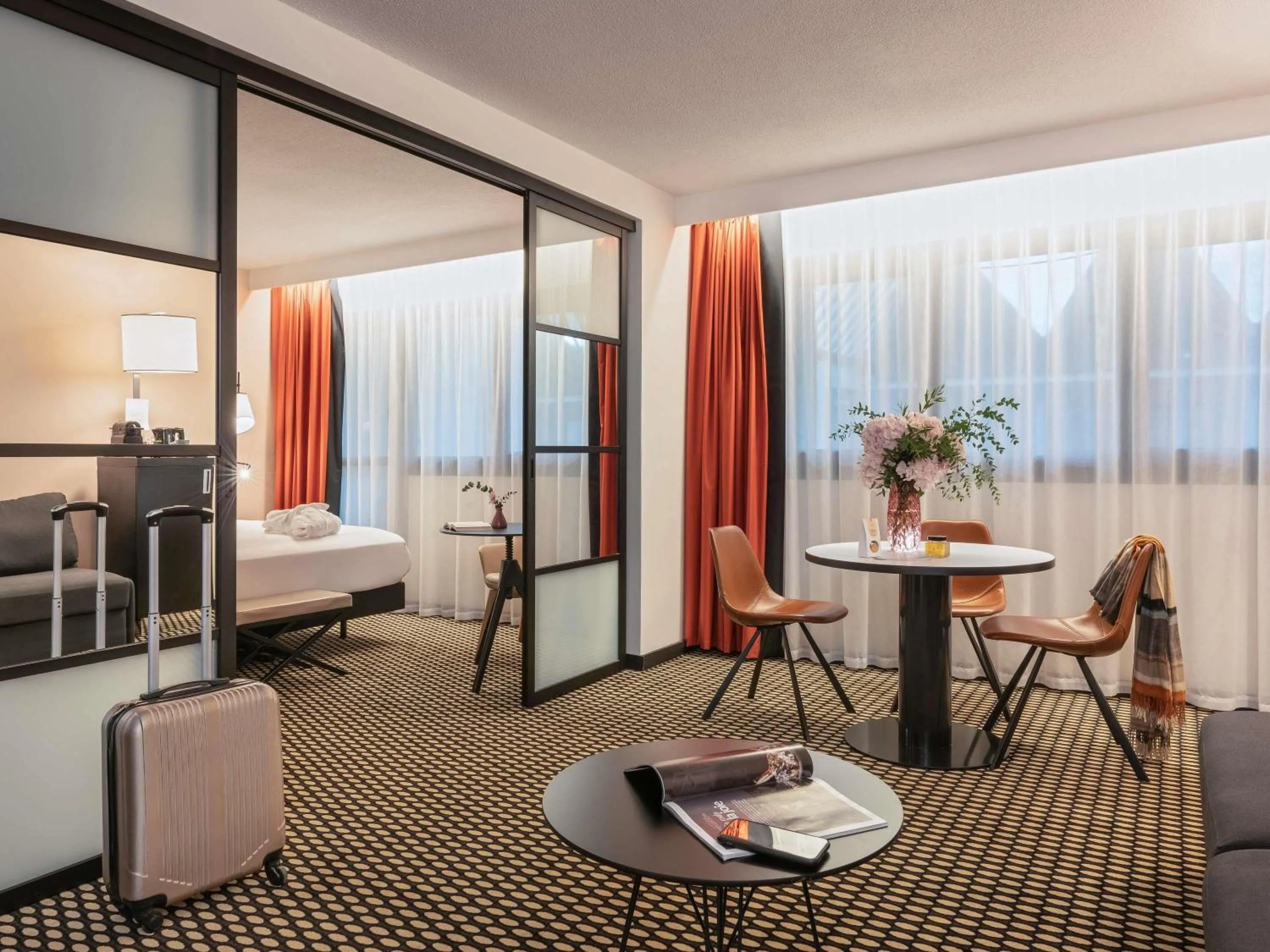 Family Suite with 1 King-Size bed and 1 Sofa bed - High floor in Mercure Paris Porte De Versailles Expo