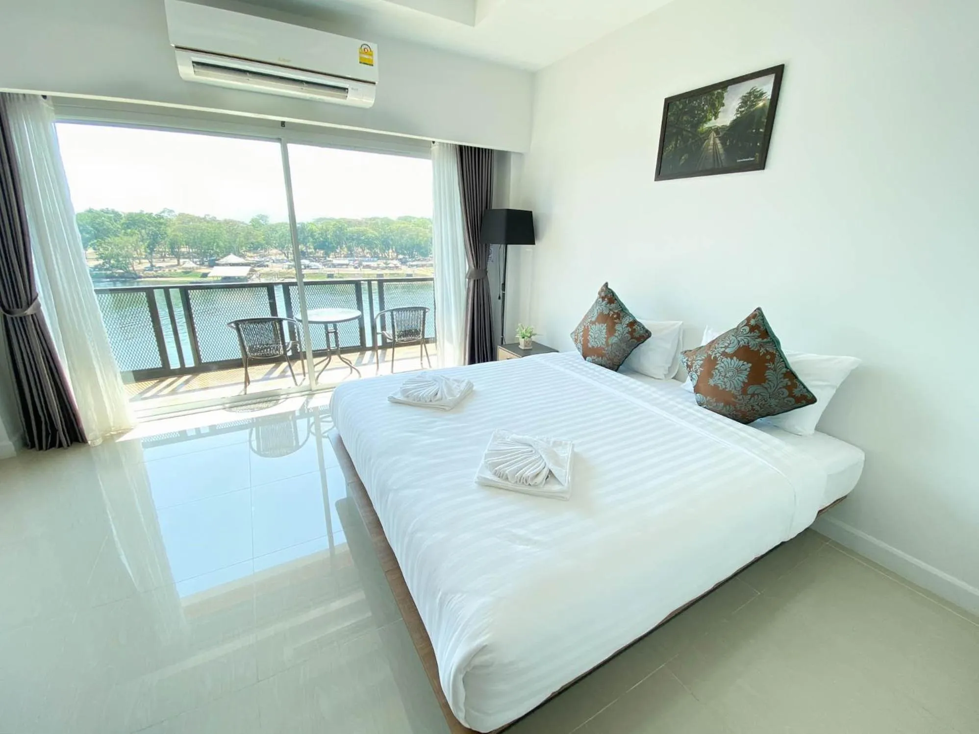 Deluxe Double or Twin Room with River View in River Kwai View Hotel Kanchanaburi