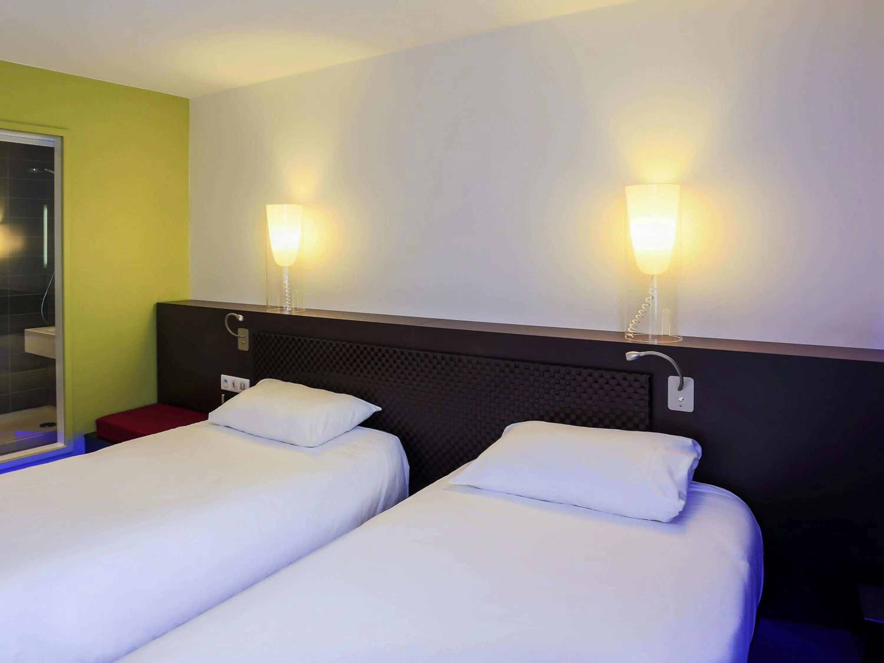 Twin Room in ibis Styles Lorient Caudan