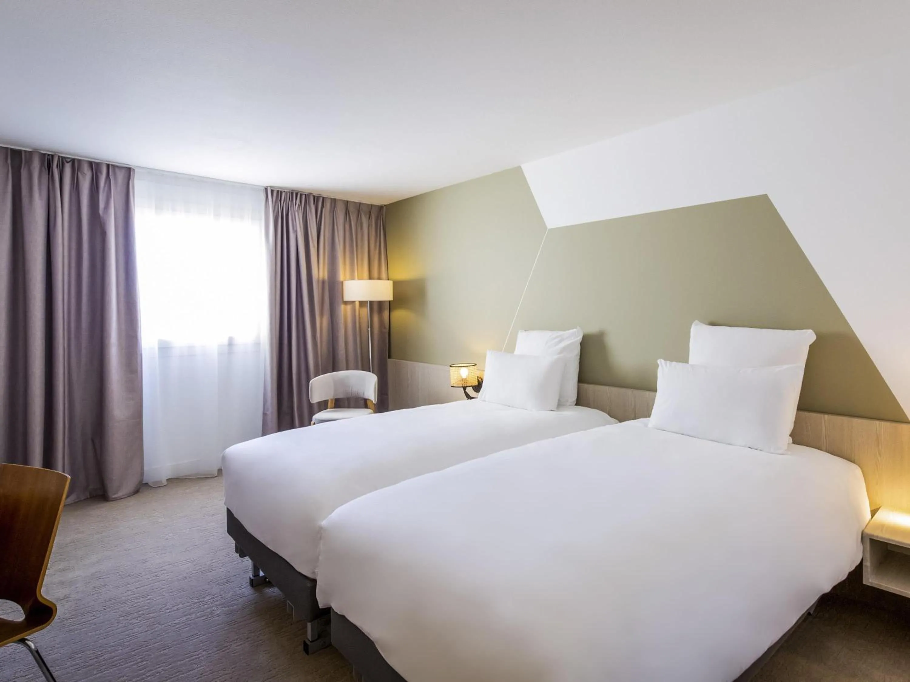 Classic Twin Room in Mercure Cannes Mandelieu