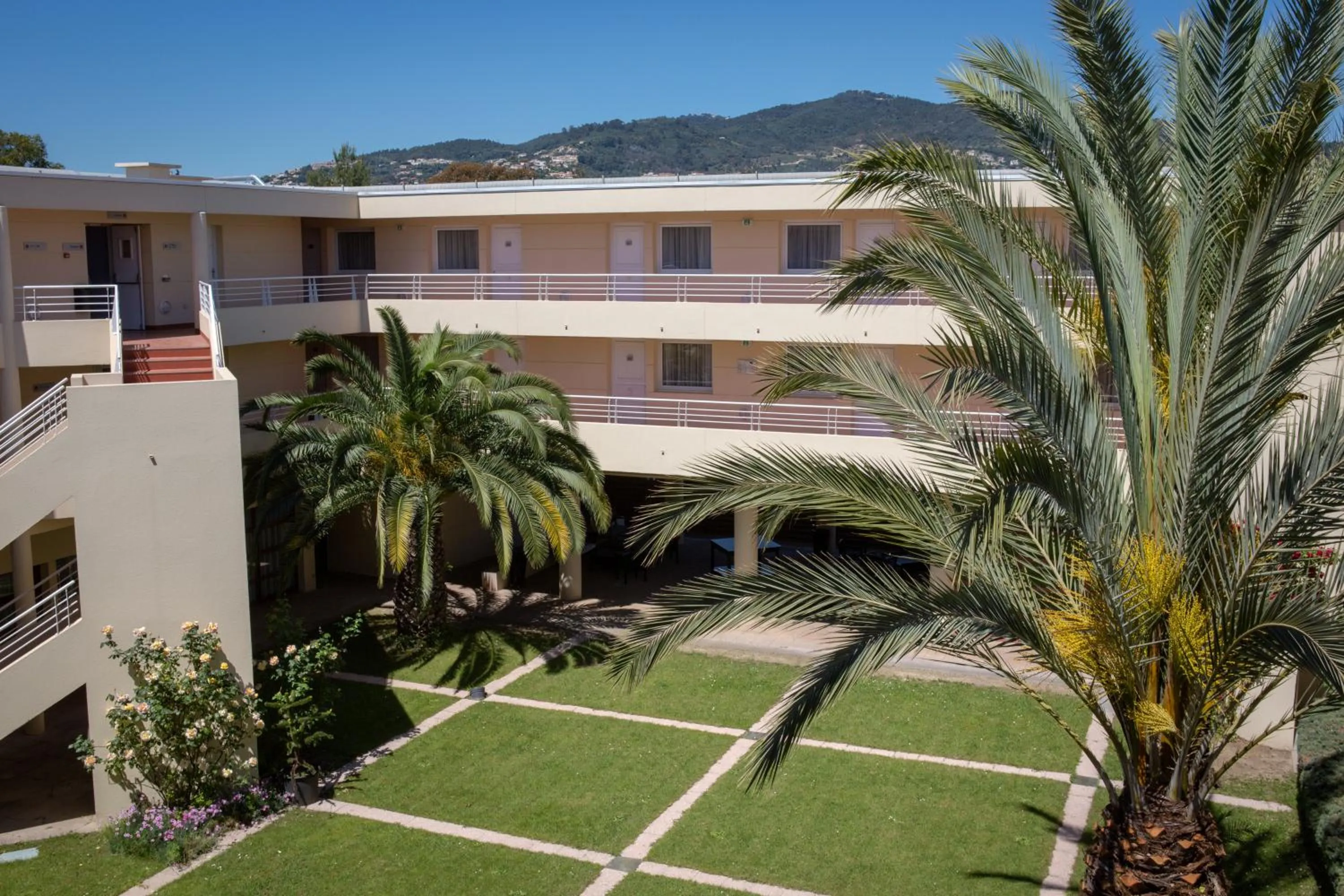 Deluxe Room with Double Bed and Double Sofa Bed in Mercure Cannes Mandelieu