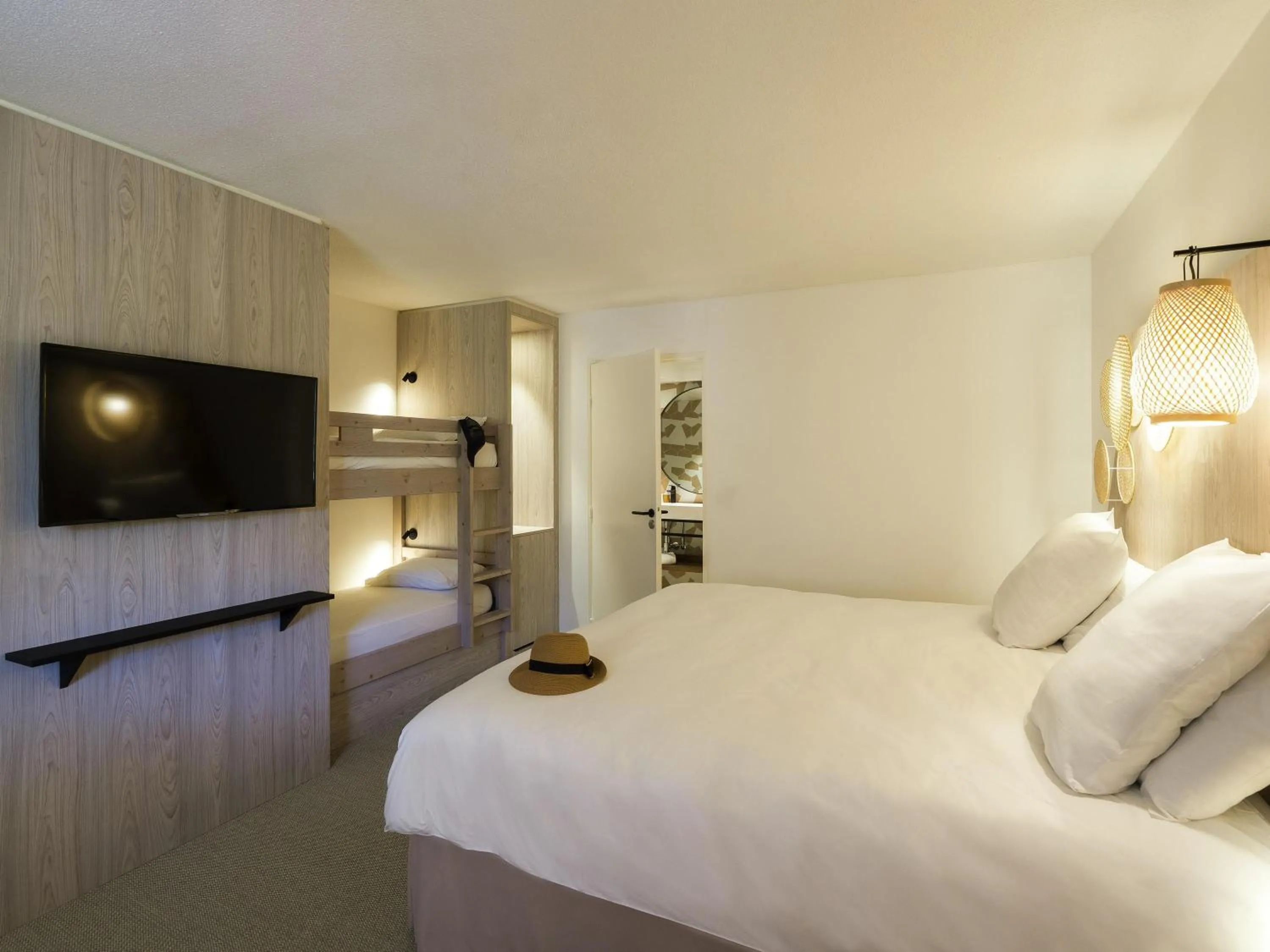 Deluxe Room with Double Bed and Bunk Beds in Mercure Cannes Mandelieu