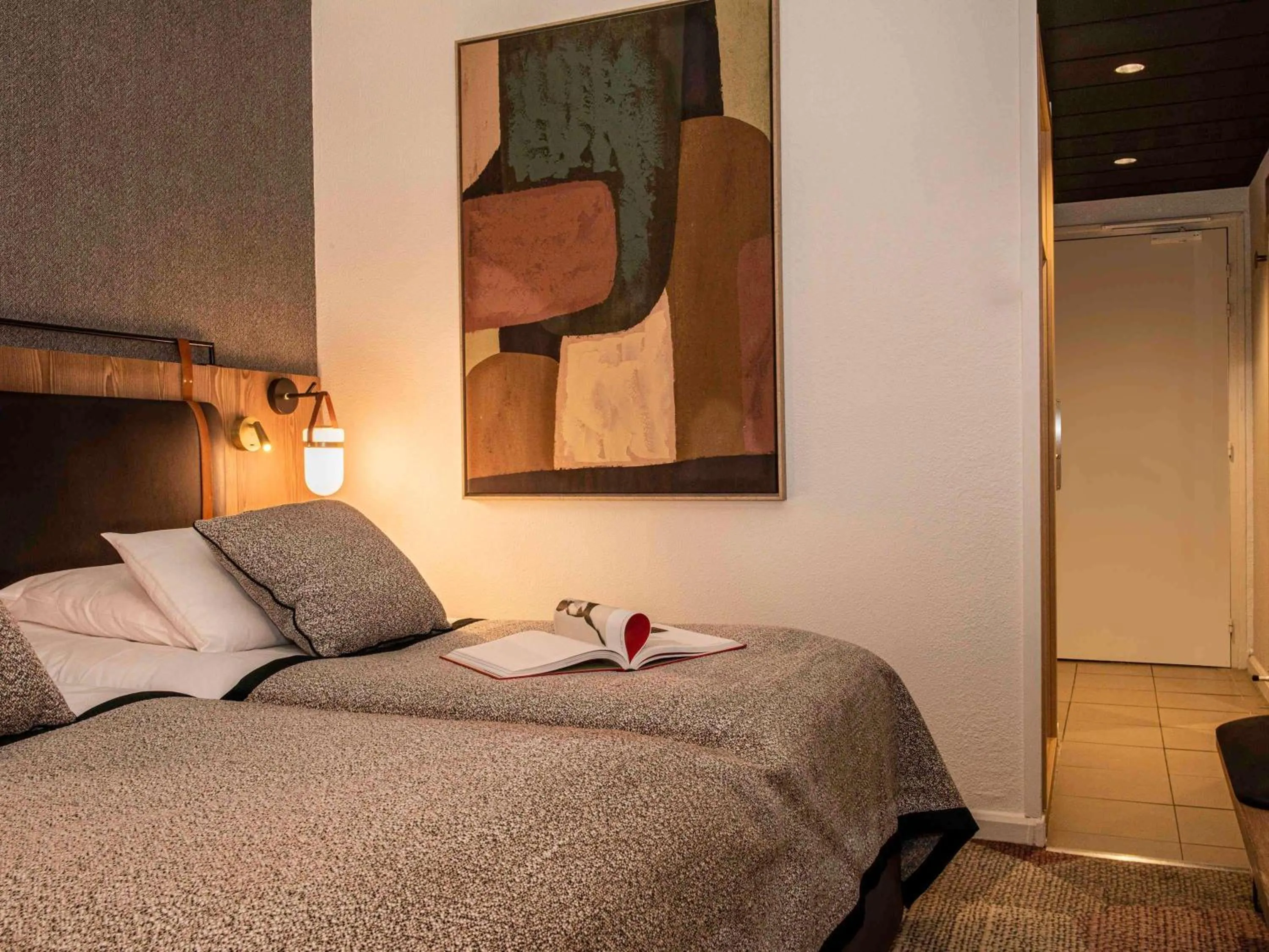 Standard Twin Room in Mercure Carcassonne La Cité