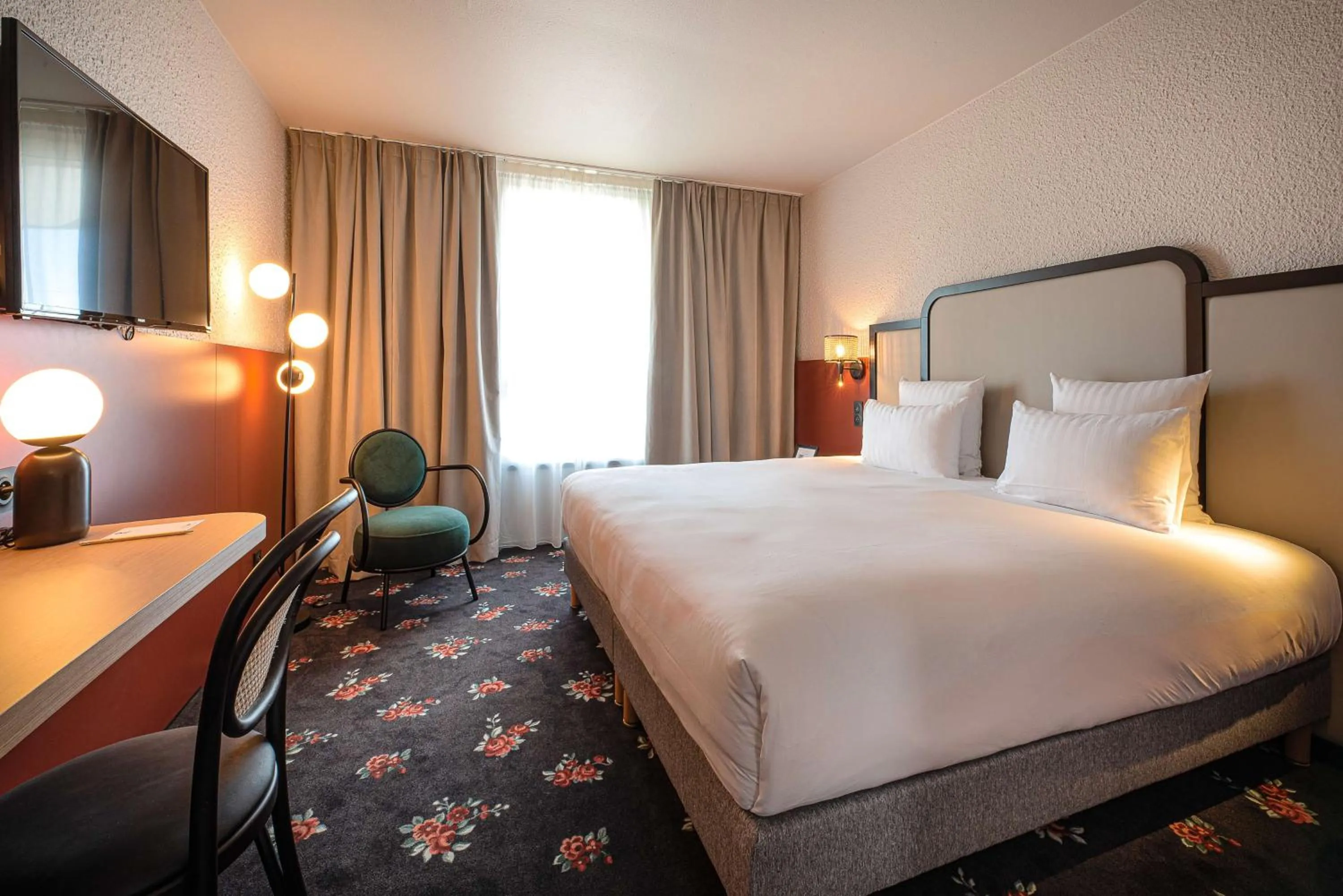 Superior King Room - Non-Smoking in Best Western Porte du Forez