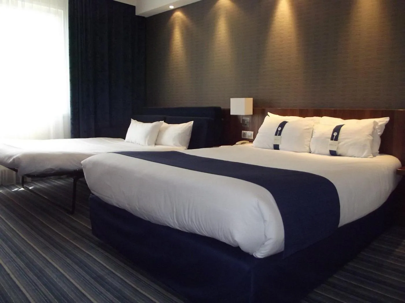 Standard Twin Room with Two Twin Beds and Sofa Bed in Holiday Inn Express Strasbourg - Sud by IHG