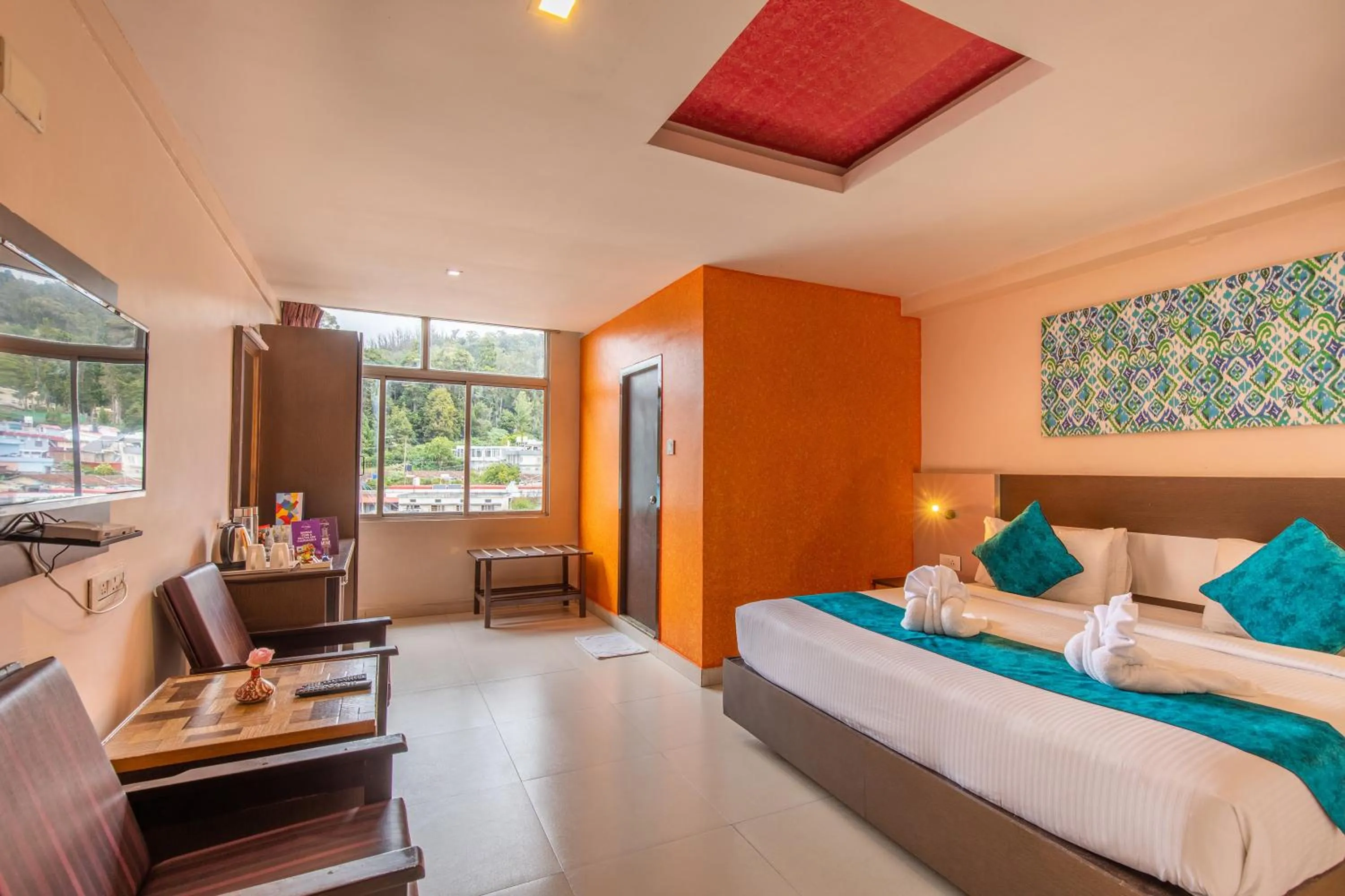 Deluxe Double Room in Vinayaga Inn by Poppys, Ooty