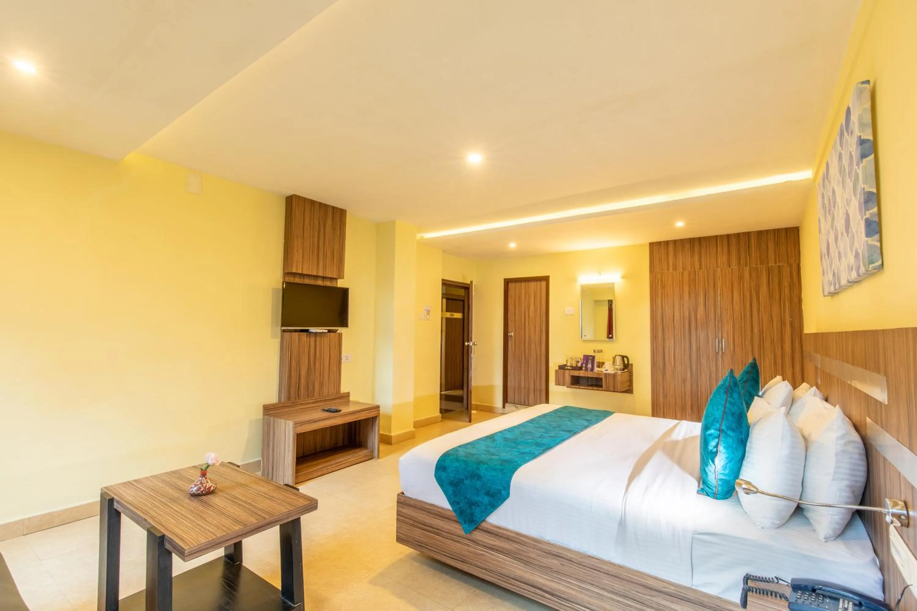 Superior Double Room in Vinayaga Inn by Poppys, Ooty