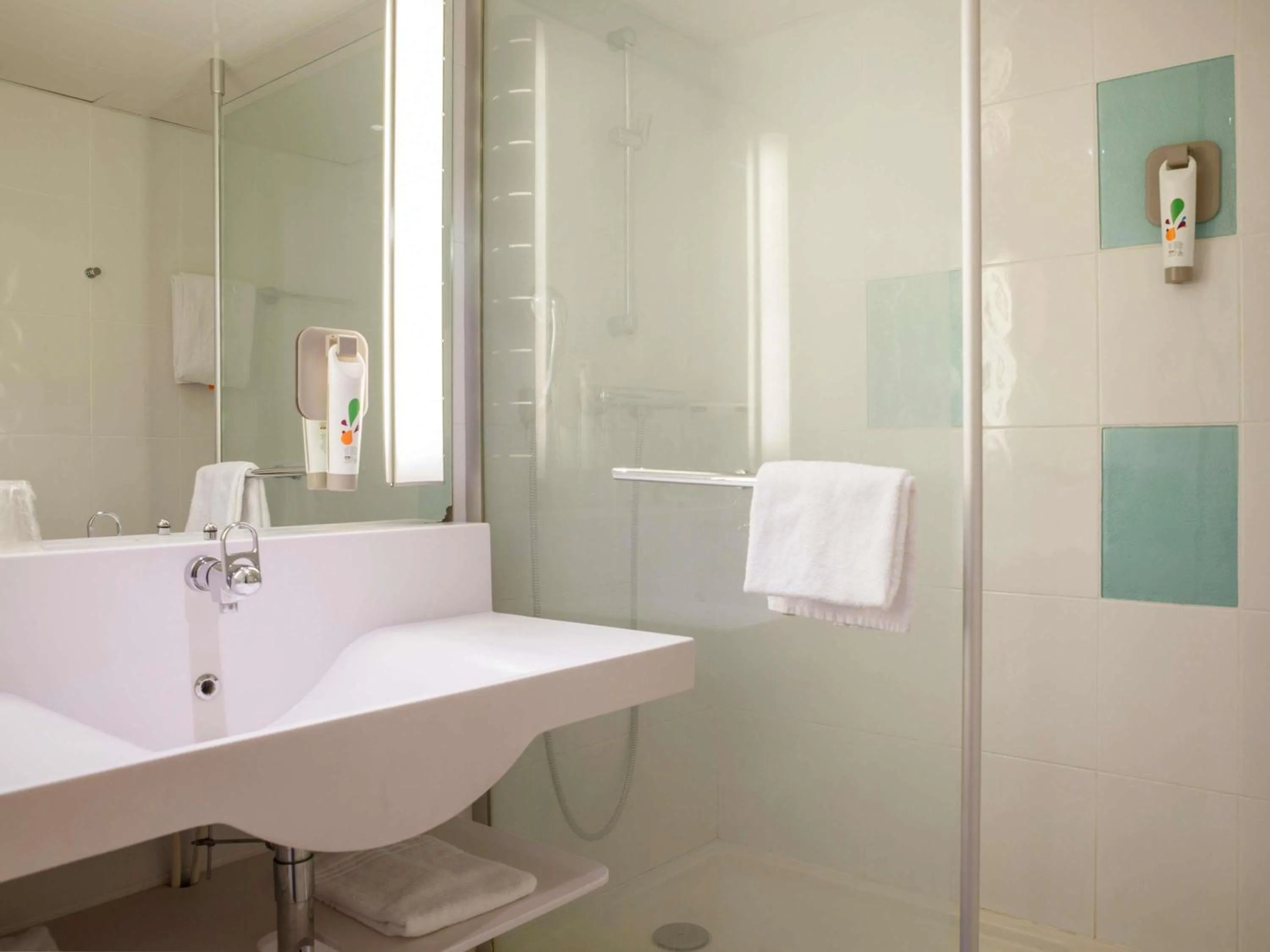 Standard Twin Room in ibis Styles Tours Sud