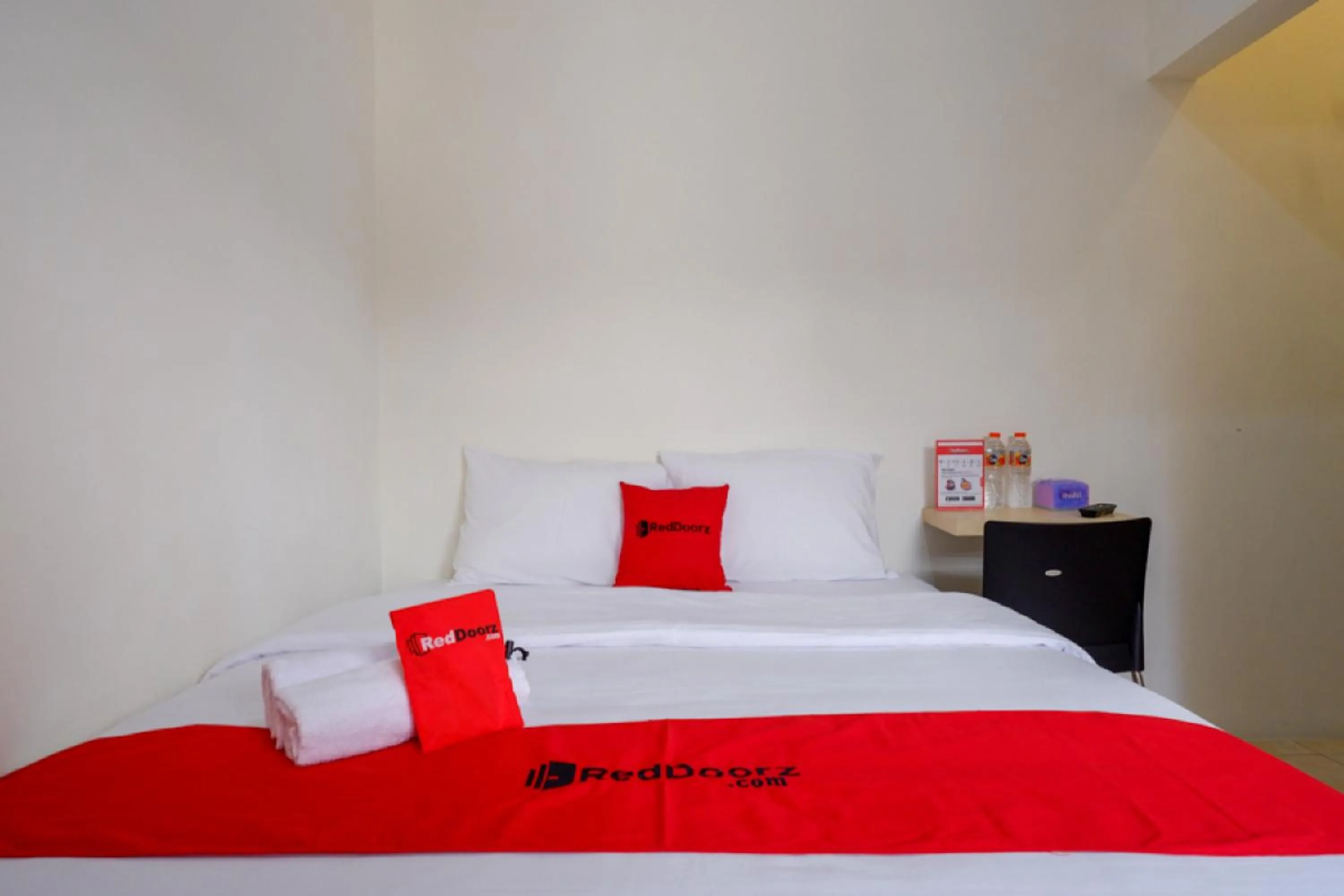 Double Room in RedDoorz near Alun Alun Kudus 2