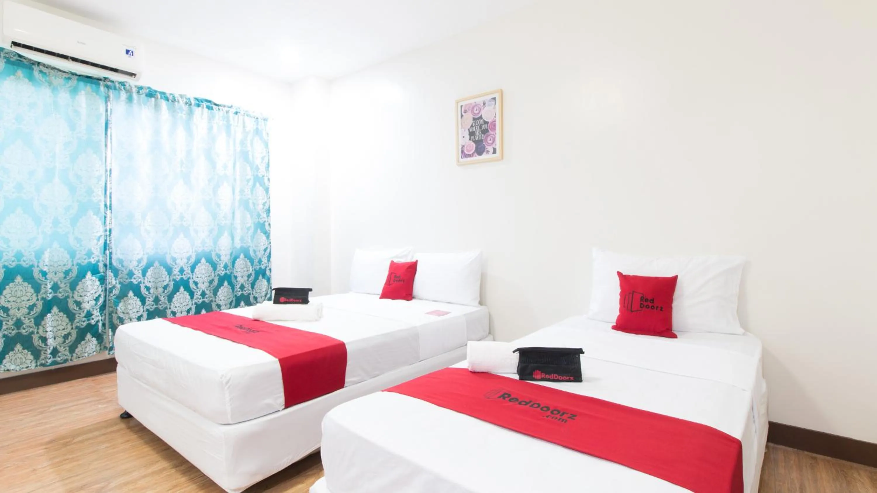 Deluxe Room in RedDoorz @ San Jose Tagbak Jaro Iloilo