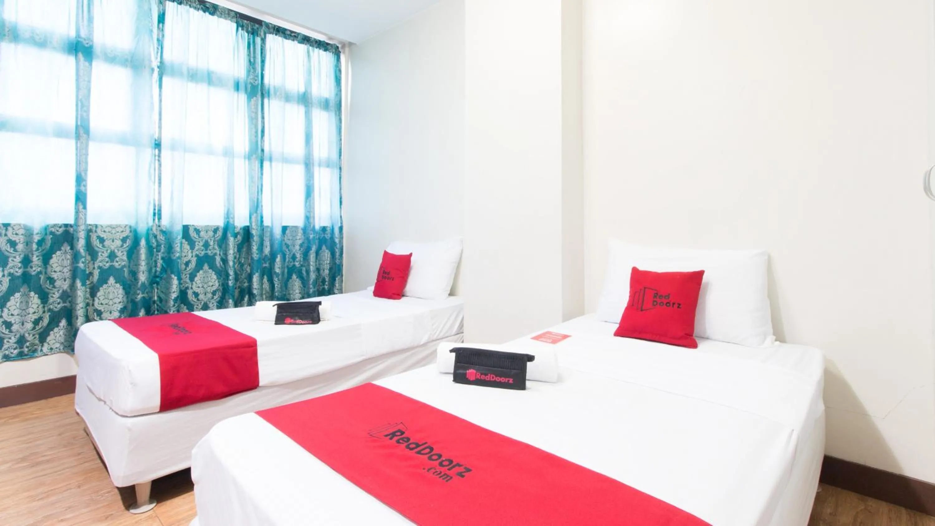 Twin Room in RedDoorz @ San Jose Tagbak Jaro Iloilo