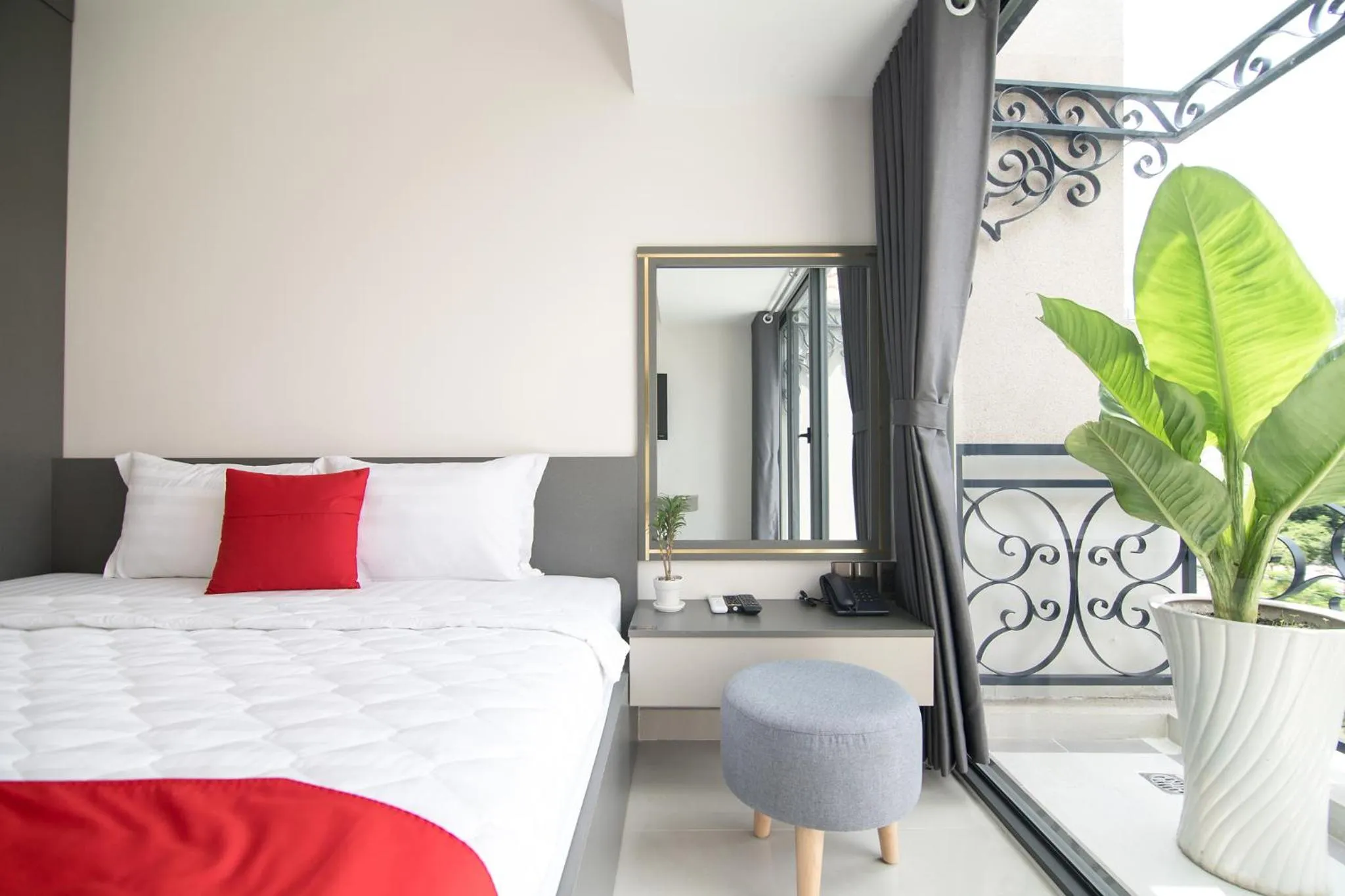 Superior King Room in Bin Bin Hotel 7 - Near TON DUC THANG University