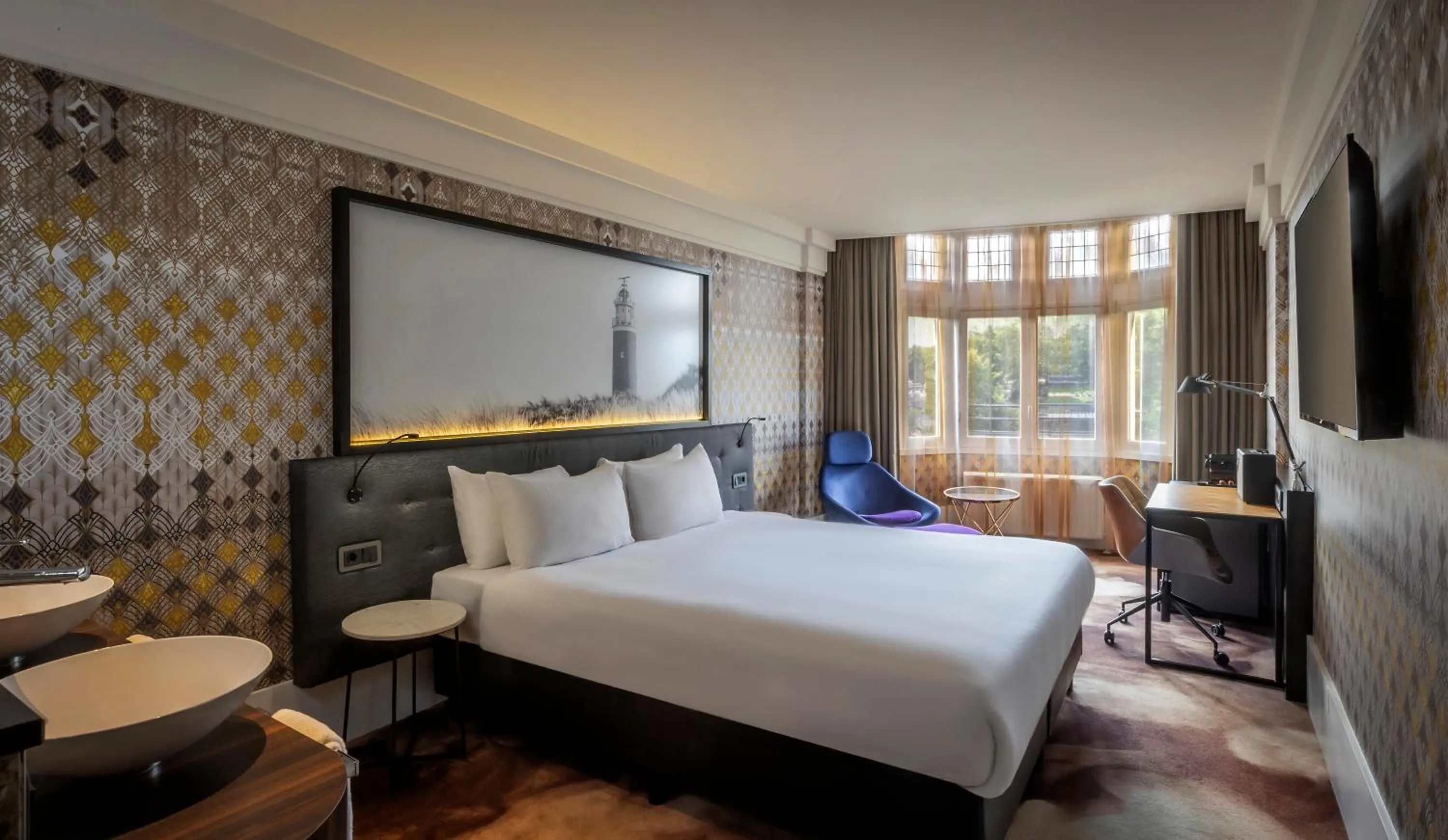 Deluxe Double with Canal View in Clayton Hotel Amsterdam American
