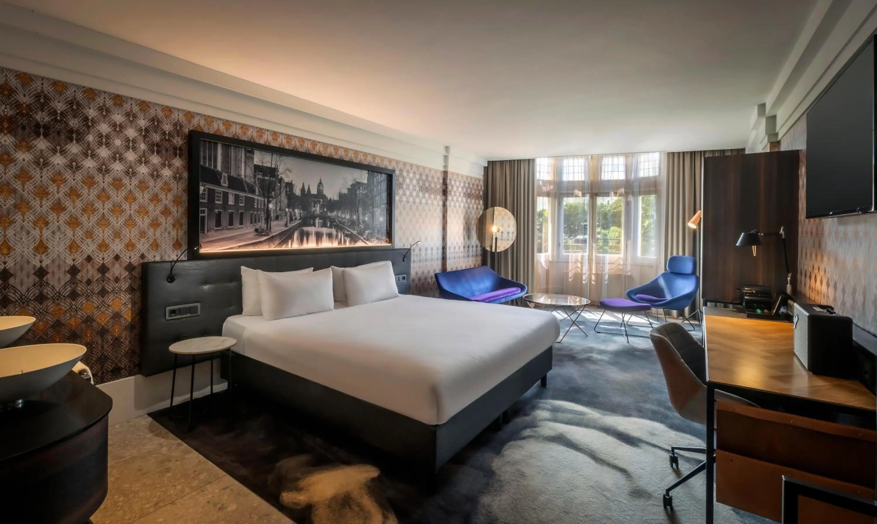 Executive Double Canal View Room in Clayton Hotel Amsterdam American