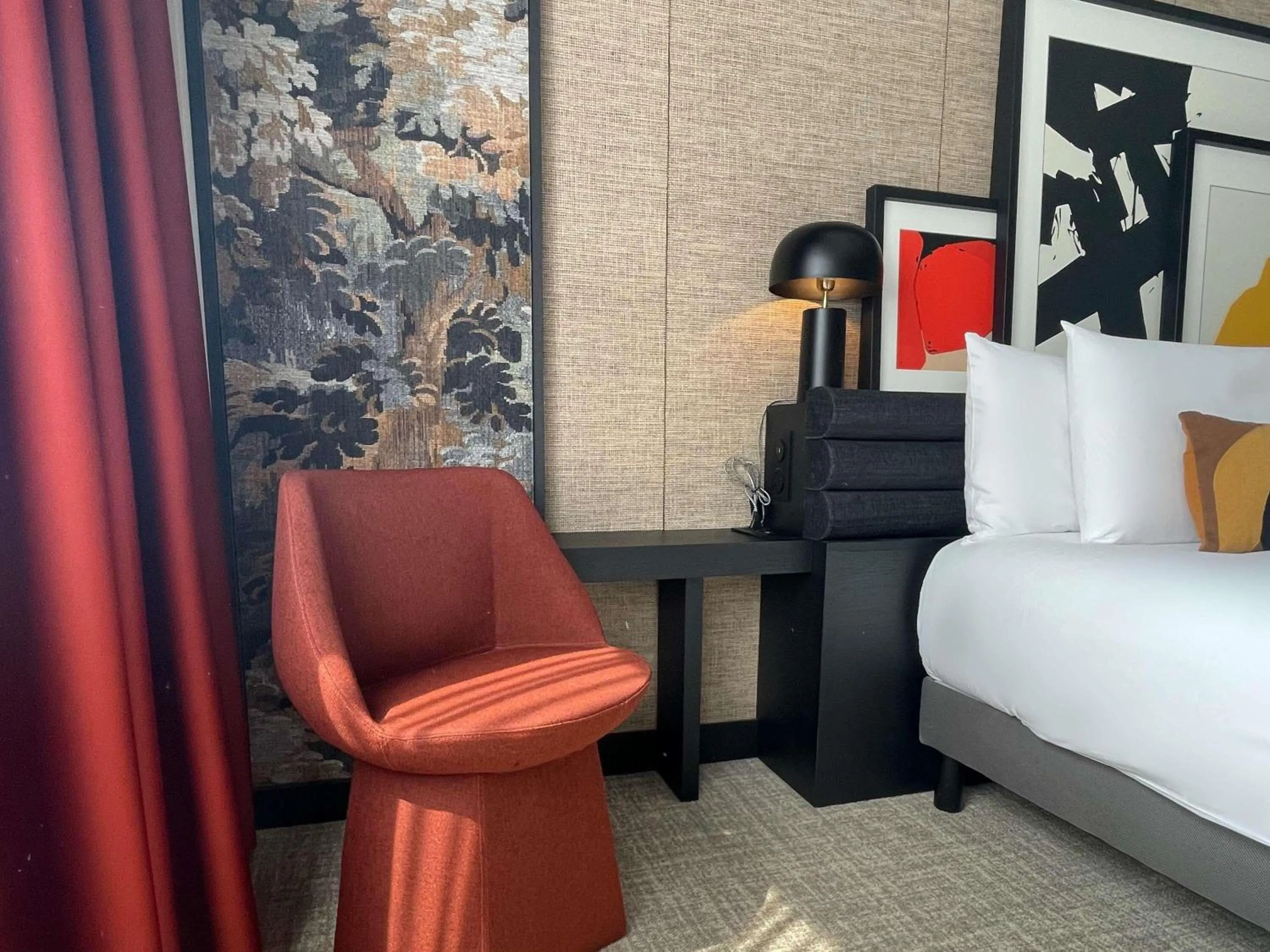 Design Room with Two Single Beds in Mercure Dijon Centre Clemenceau