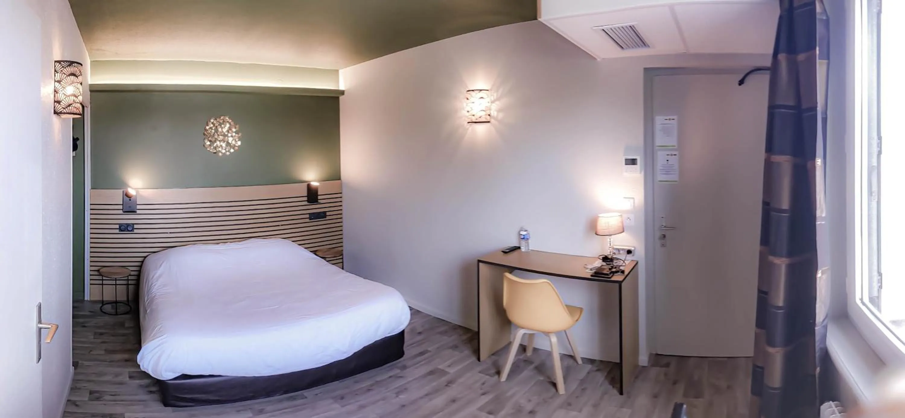 Comfort Double Room in Logis Les Charmilles Chalon-sur-Saône Sud