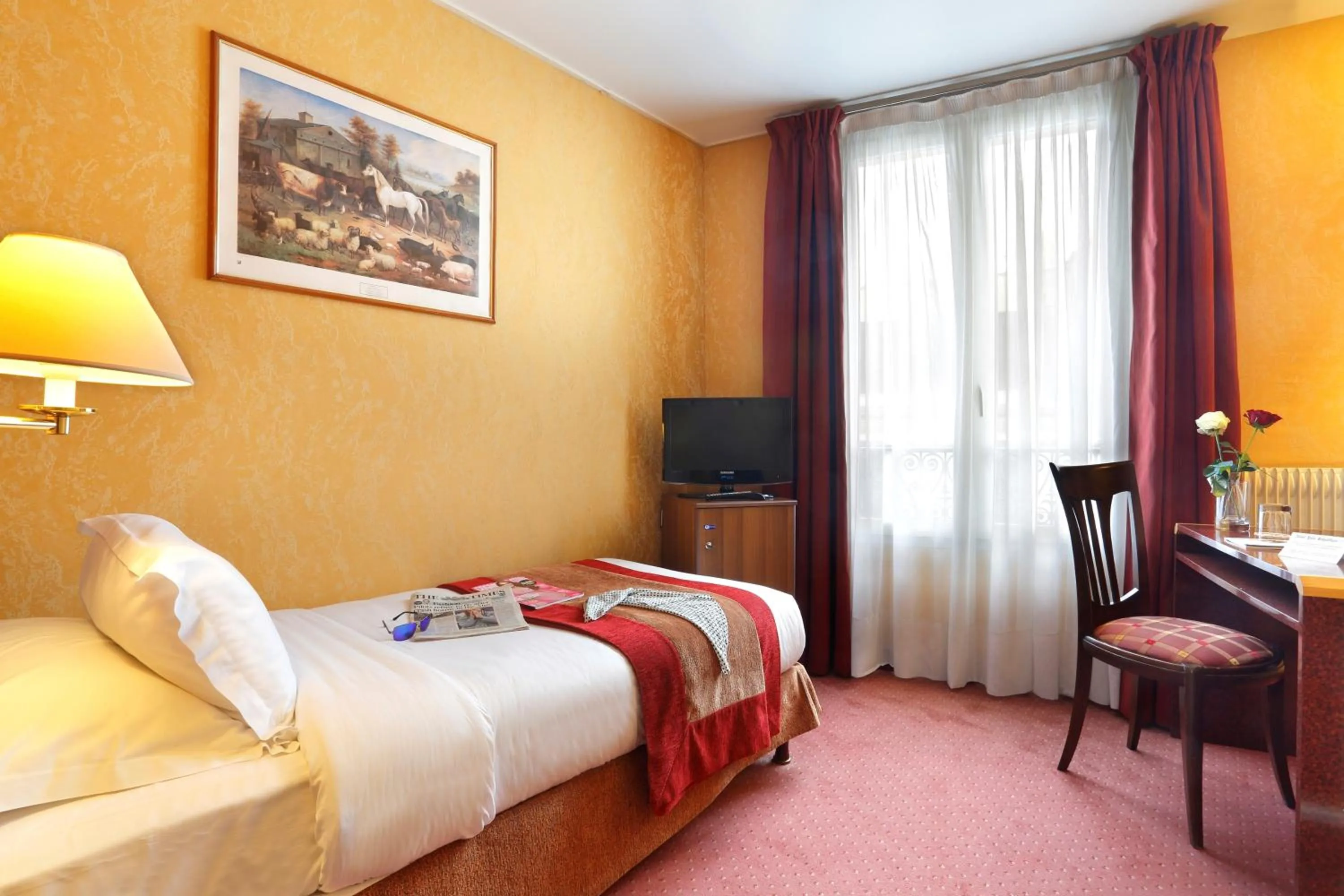 Single Room in Hotel Paix Republique