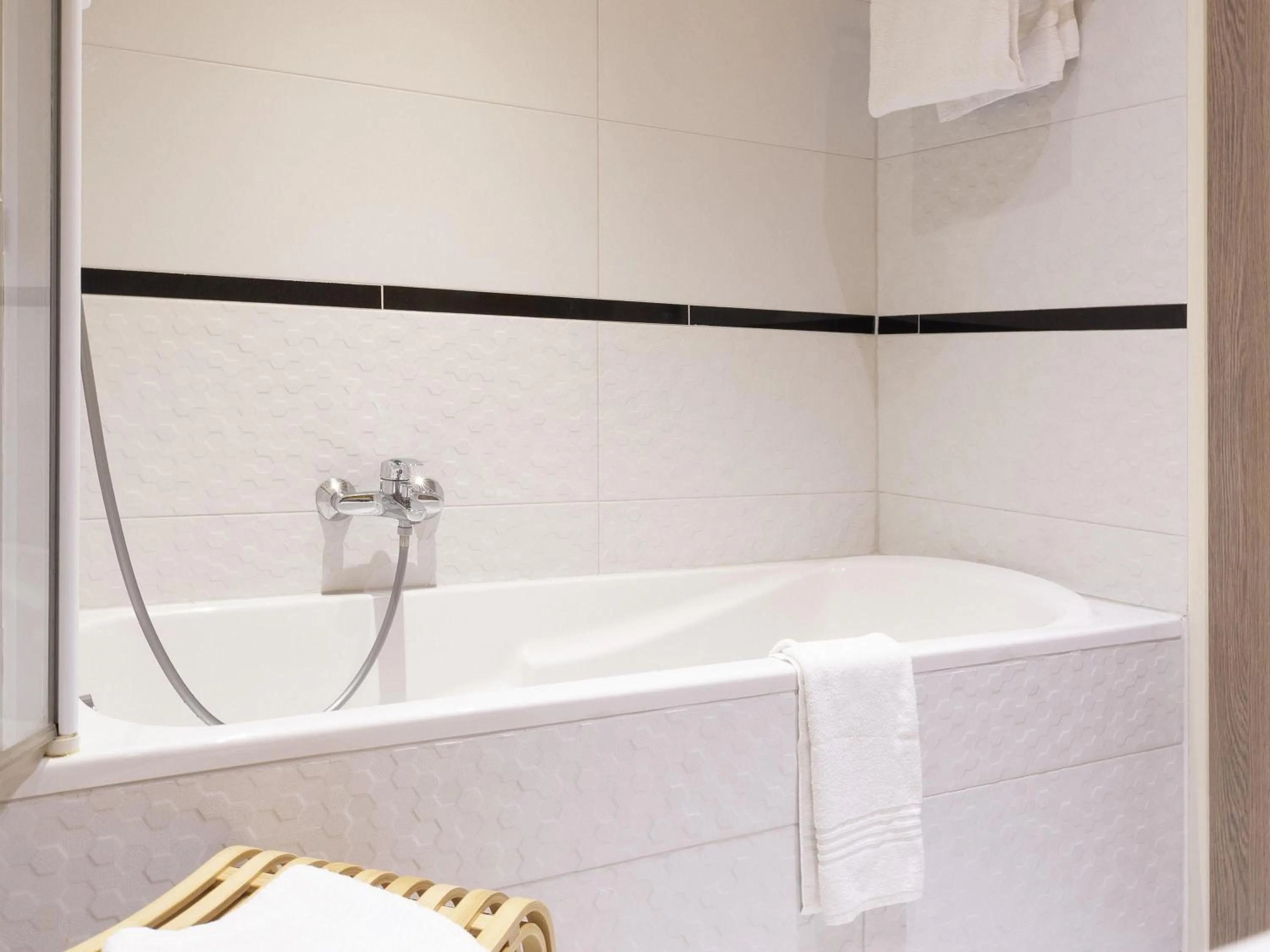 Superior Room with Two Zip Beds and a Single Bed in Mercure Hotel Forbach Centre de Loisirs