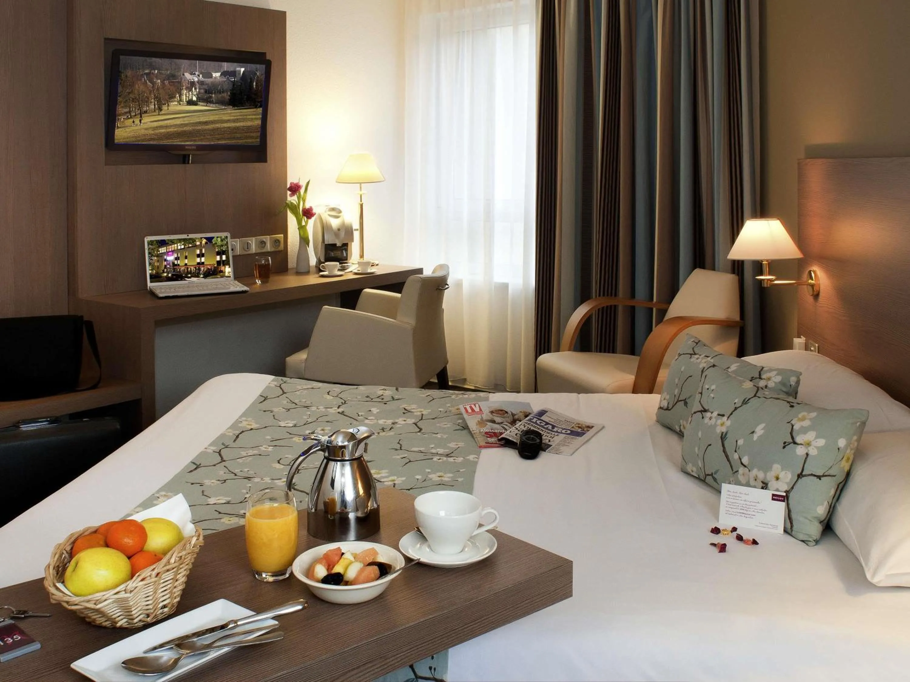 Superior Room with Two Zip Beds and a Single Bed in Mercure Hotel Forbach Centre de Loisirs