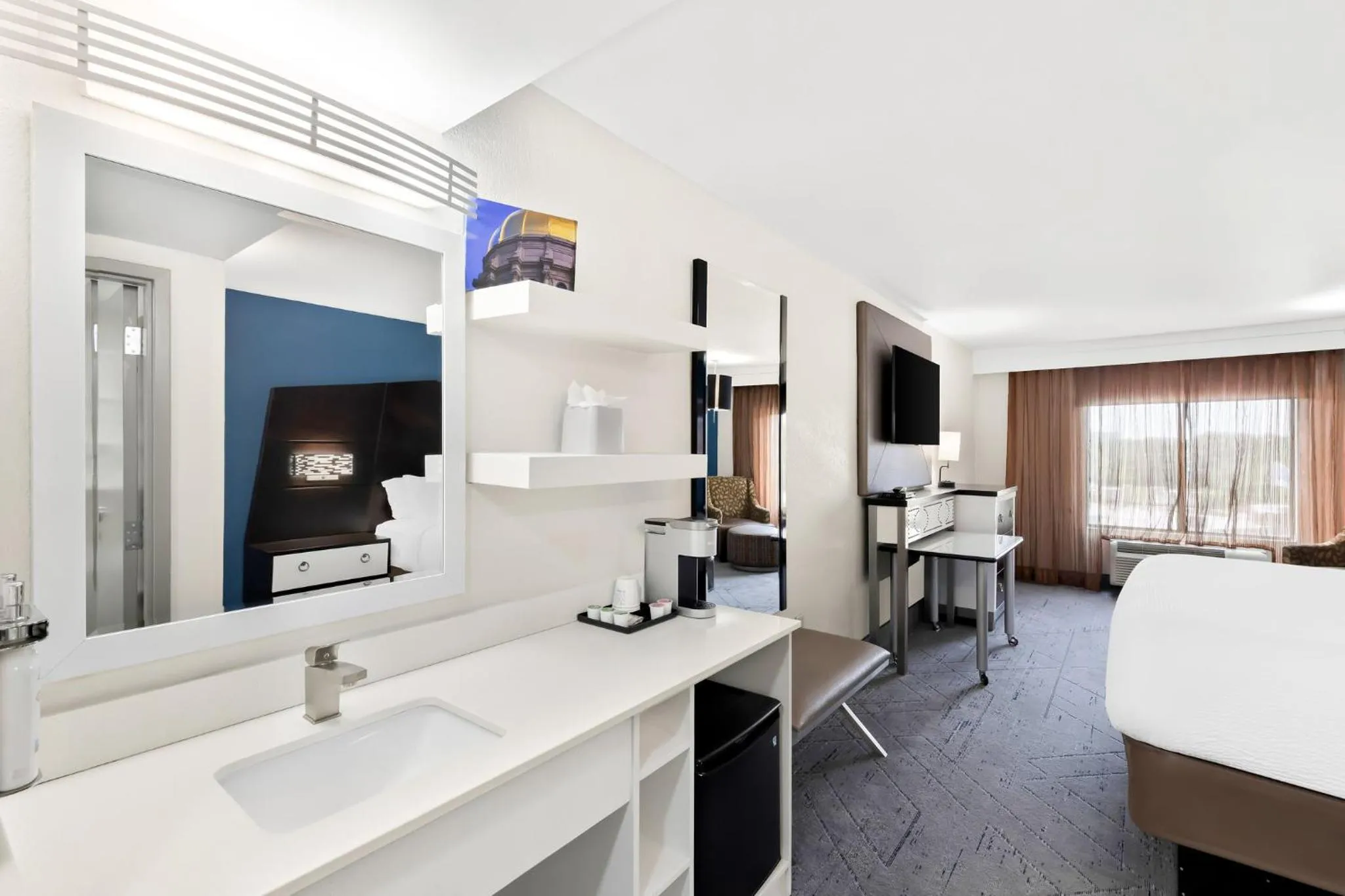 Standard King Room in Holiday Inn Express Atlanta Galleria-Ballpark Area by IHG