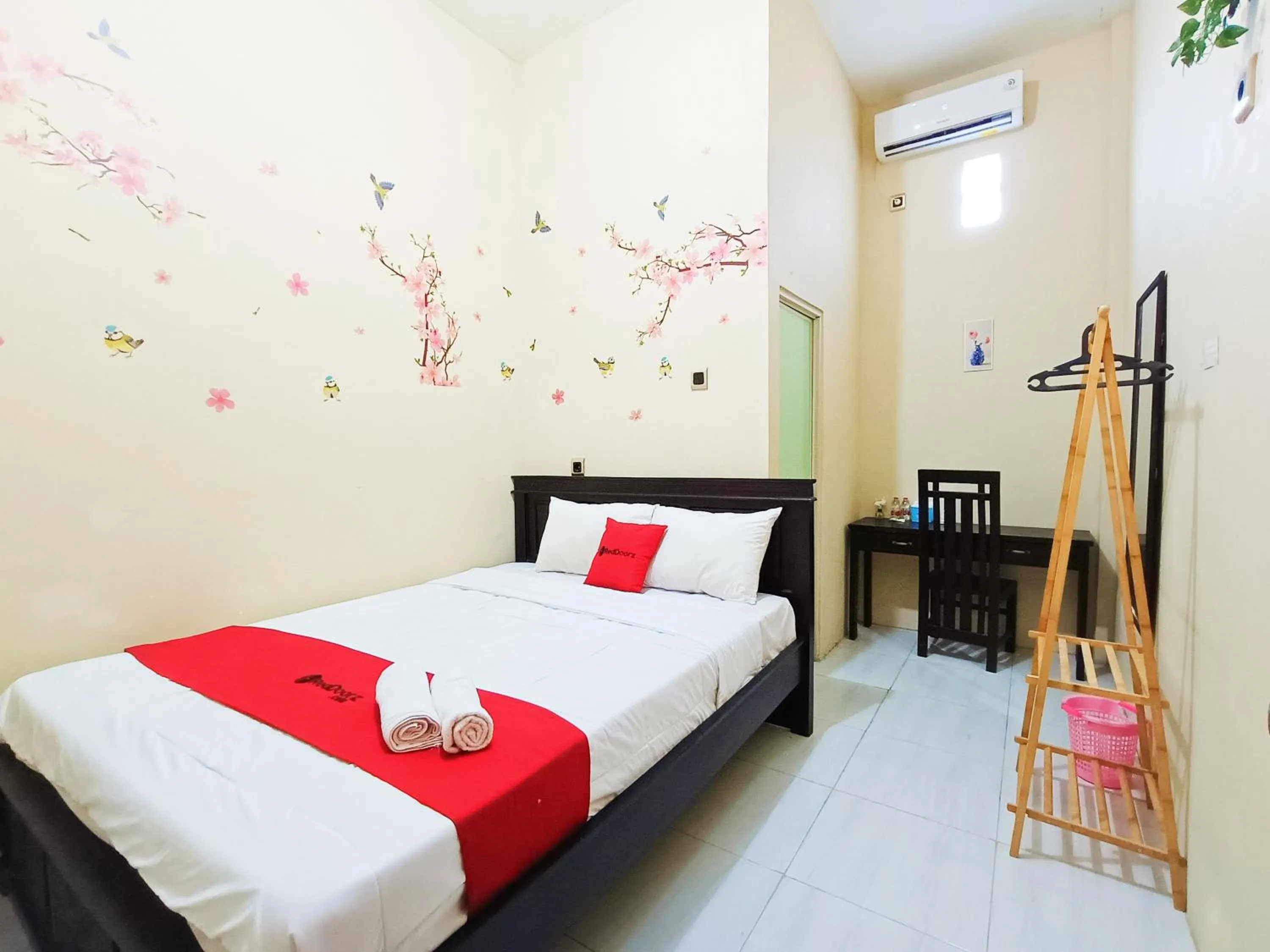 Double Room in RedDoorz Syariah near Universitas 17 Agustus Banyuwangi
