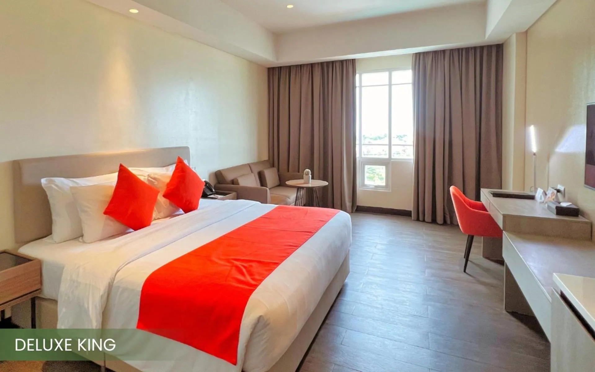 Deluxe King Room in Acacia Hotel Davao