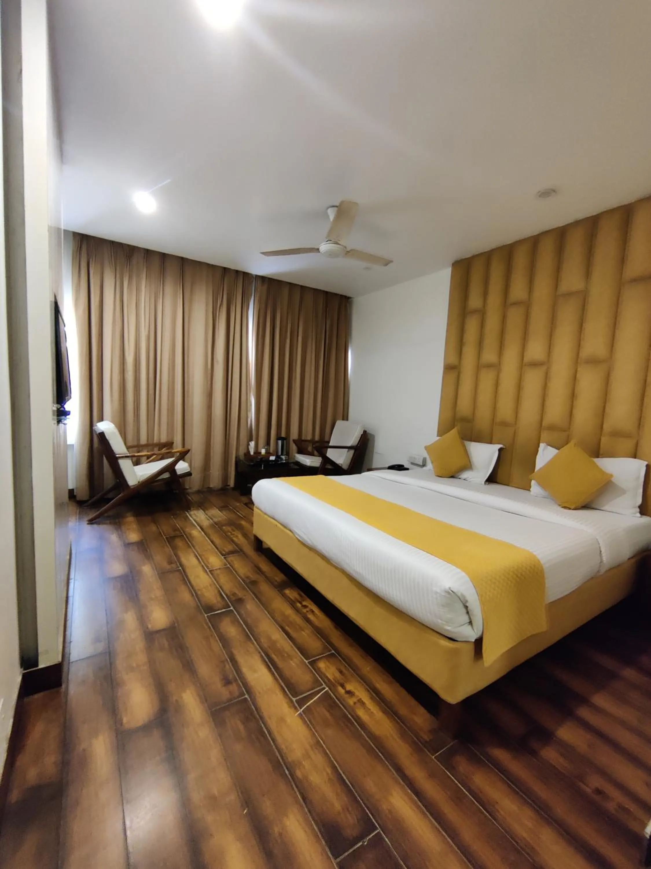 Superior Double or Twin Room with City View - single occupancy in Hotel Landmark - Centre of City Chandigarh