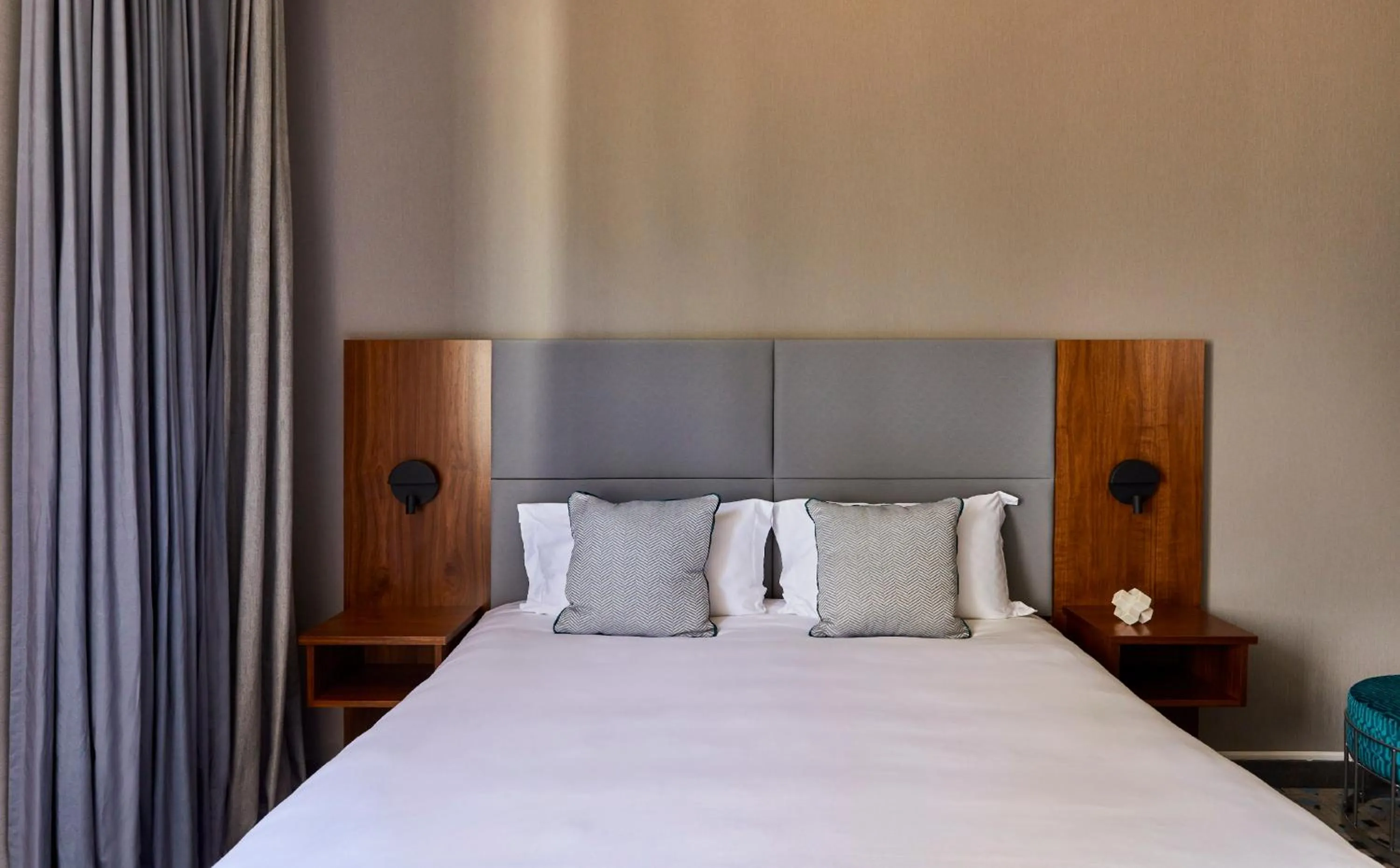 One-Bedroom Suite in Crowne Plaza Paris - Republique by IHG