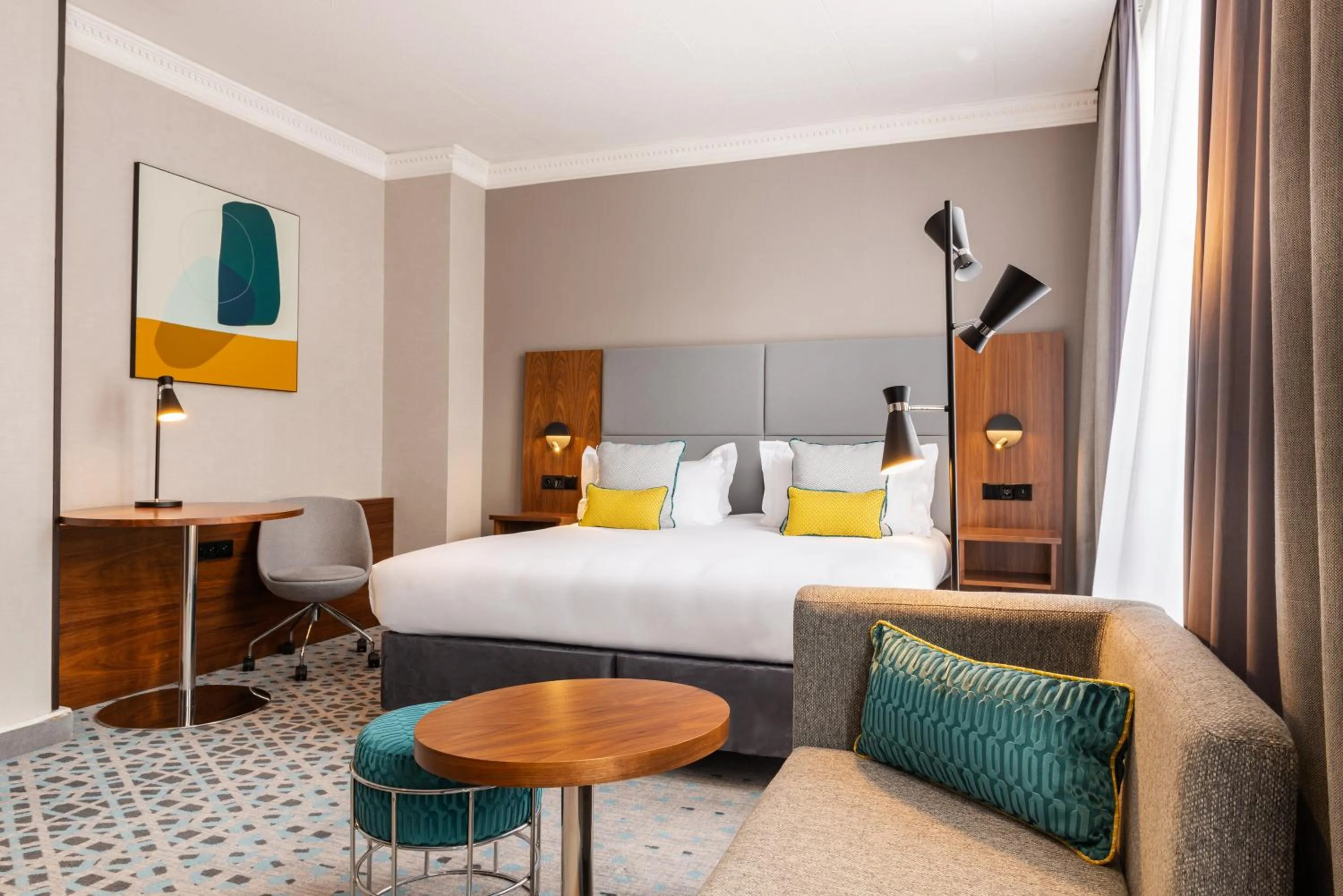 Premium King Room in Crowne Plaza Paris - Republique by IHG