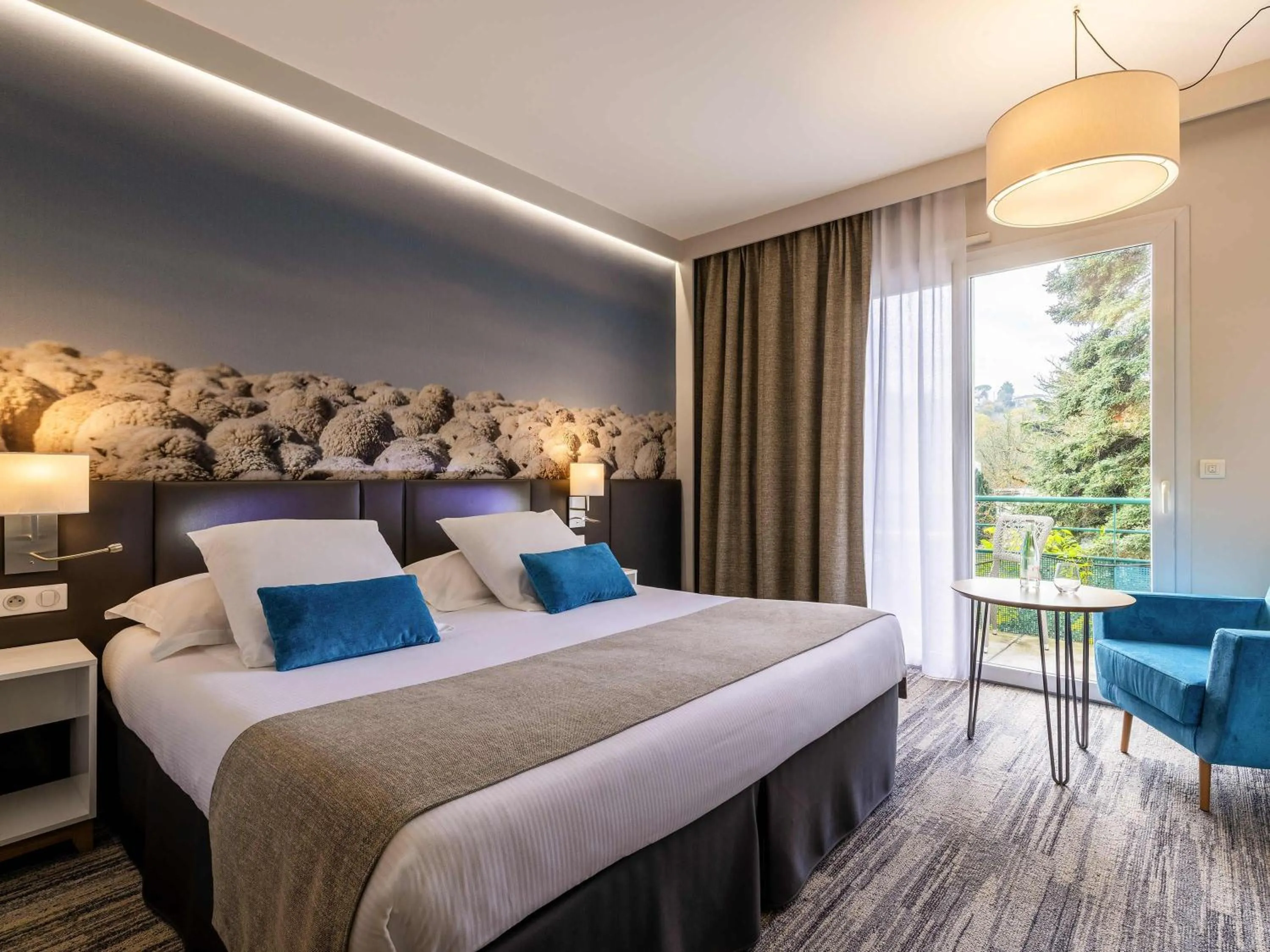 Superior King Room with Balcony in Mercure Castres L'Occitan
