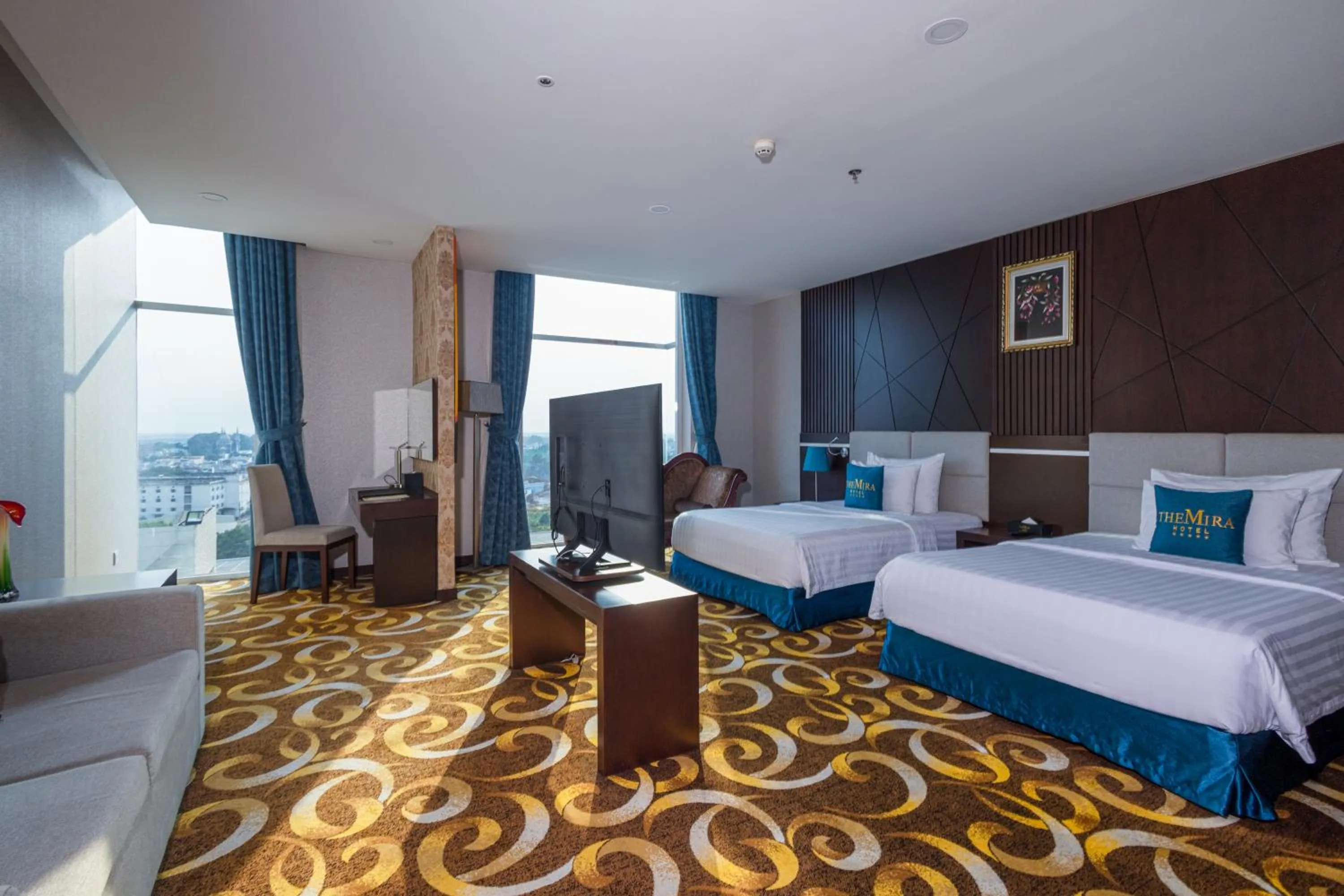 Business Suite Twin in The Mira Hotel